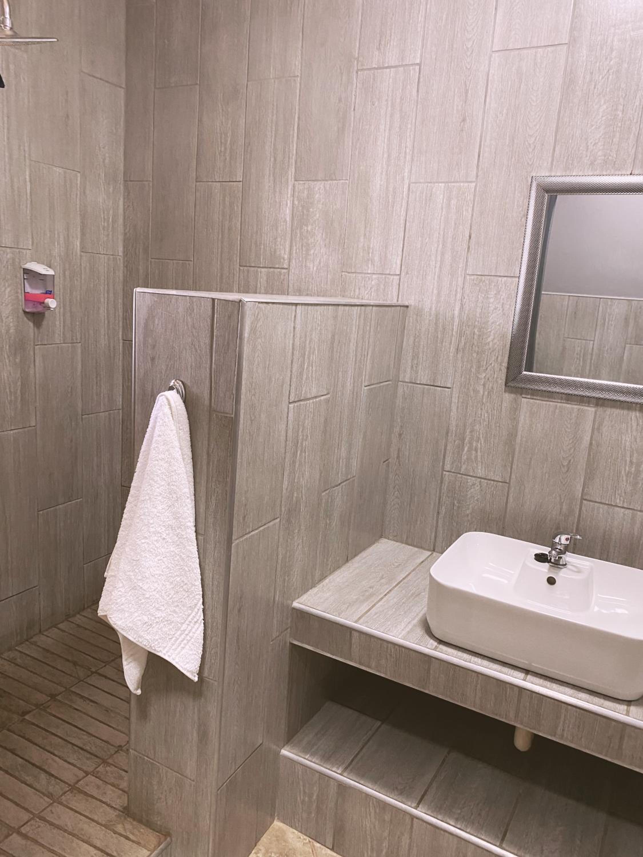 Deluxe Double or Twin Room photo 3