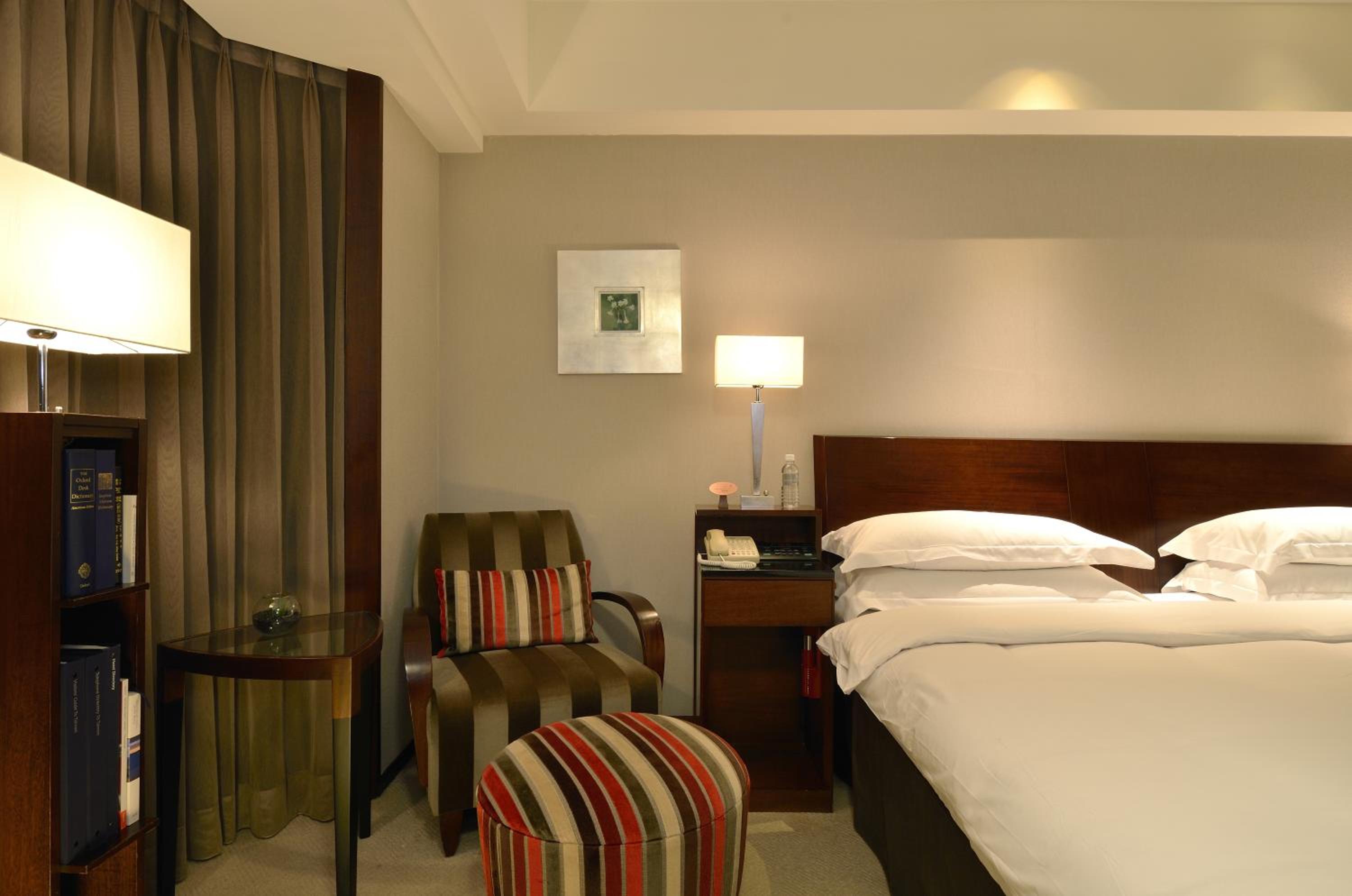Superior Double Room thumbnail 6
