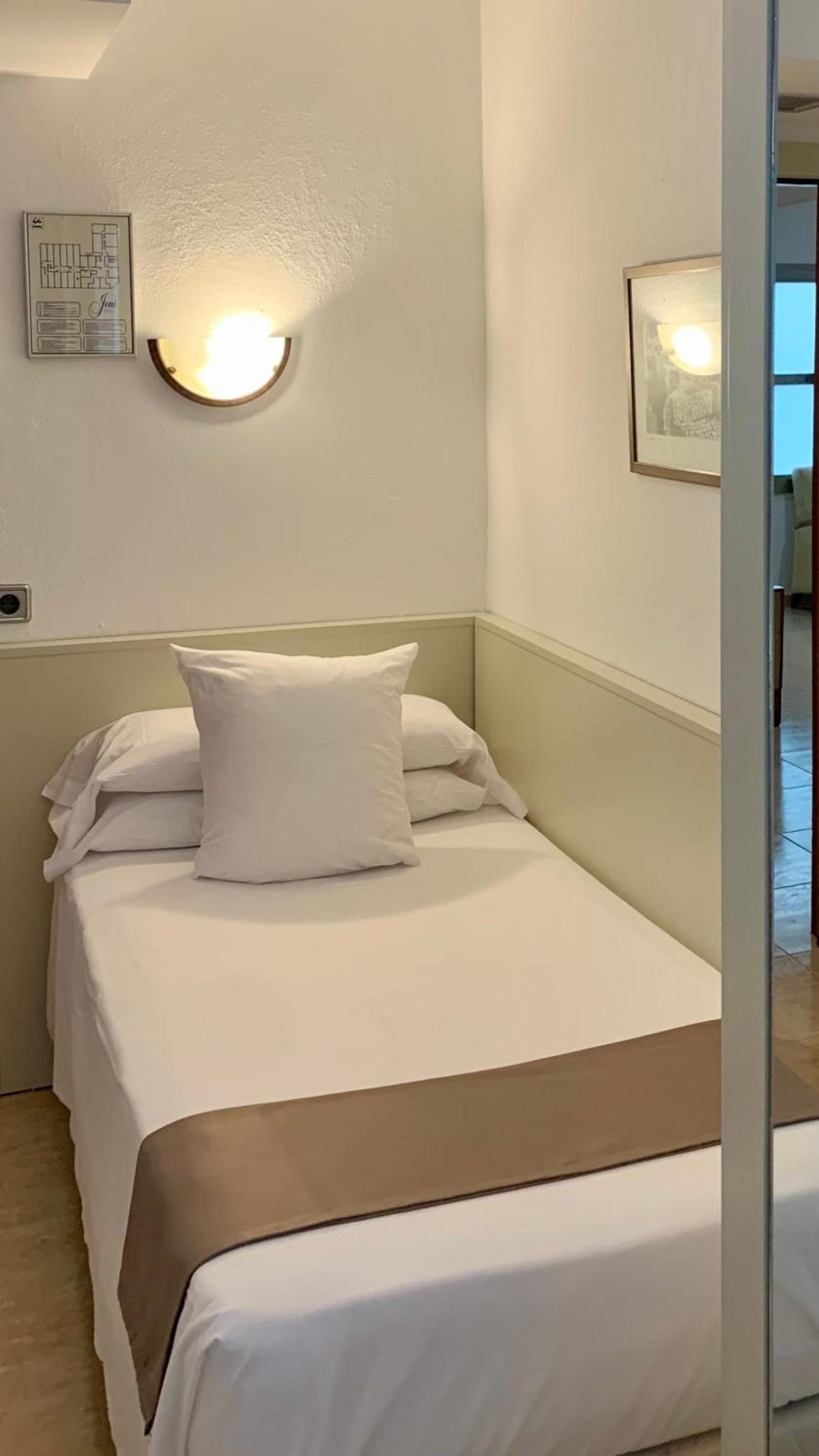 Single Room photo 3