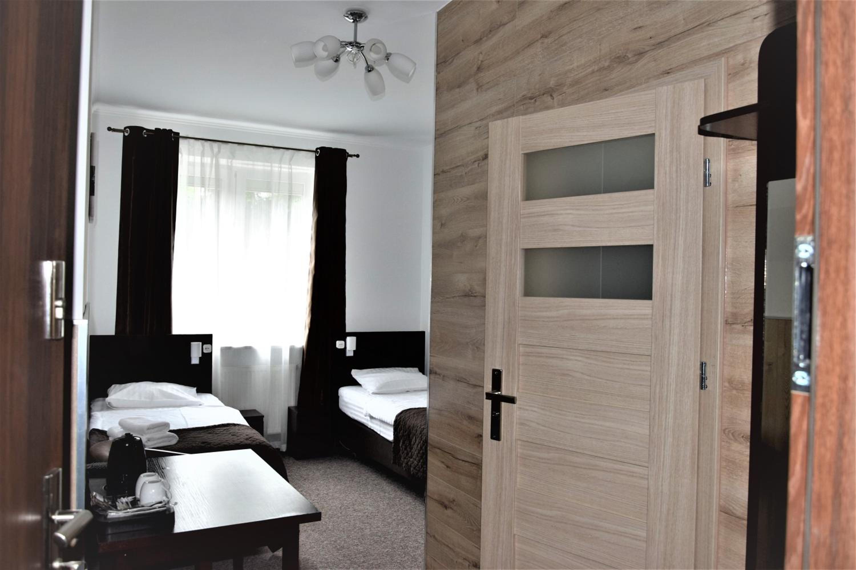 Twin Room - Photo 14