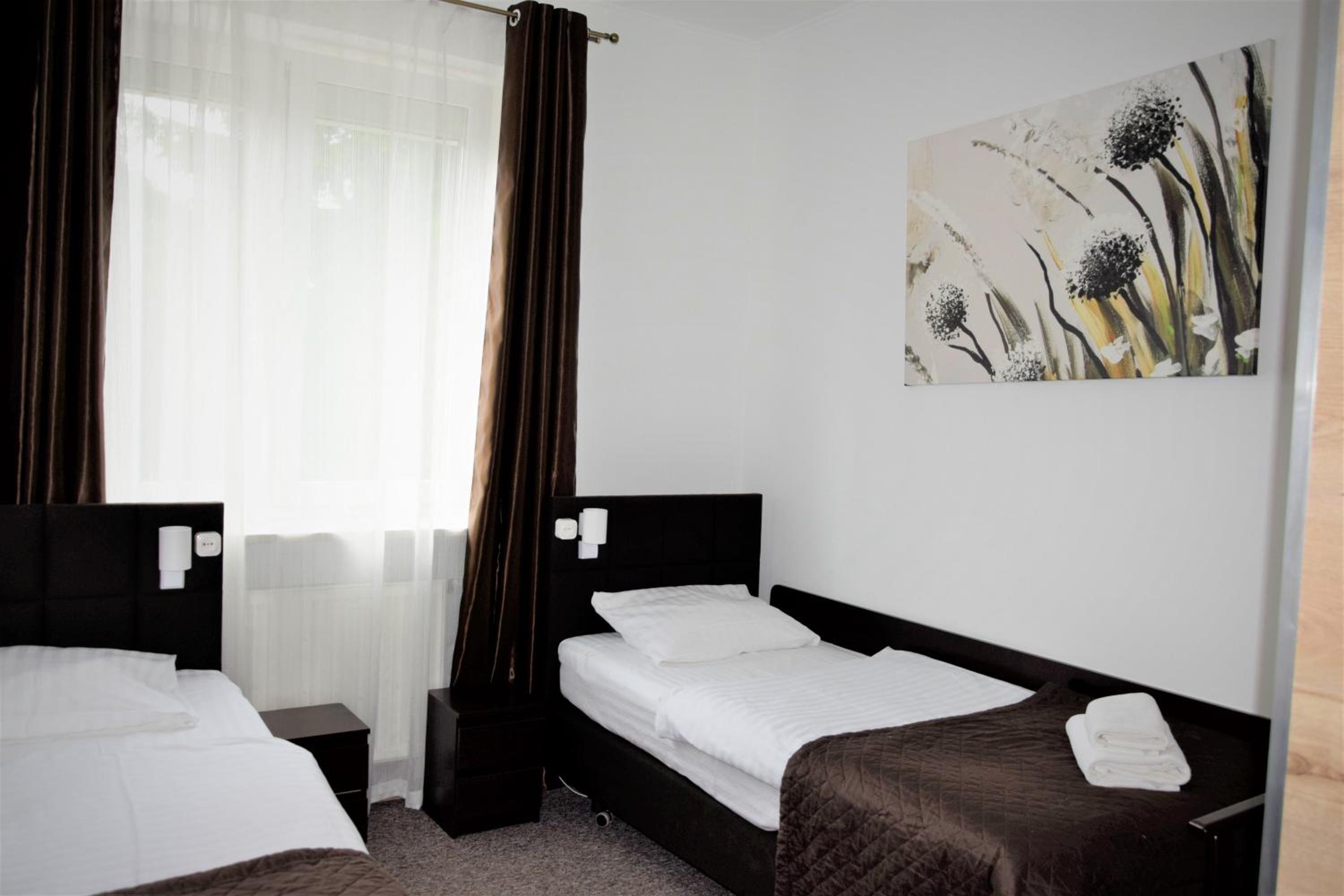 Twin Room - Photo 13