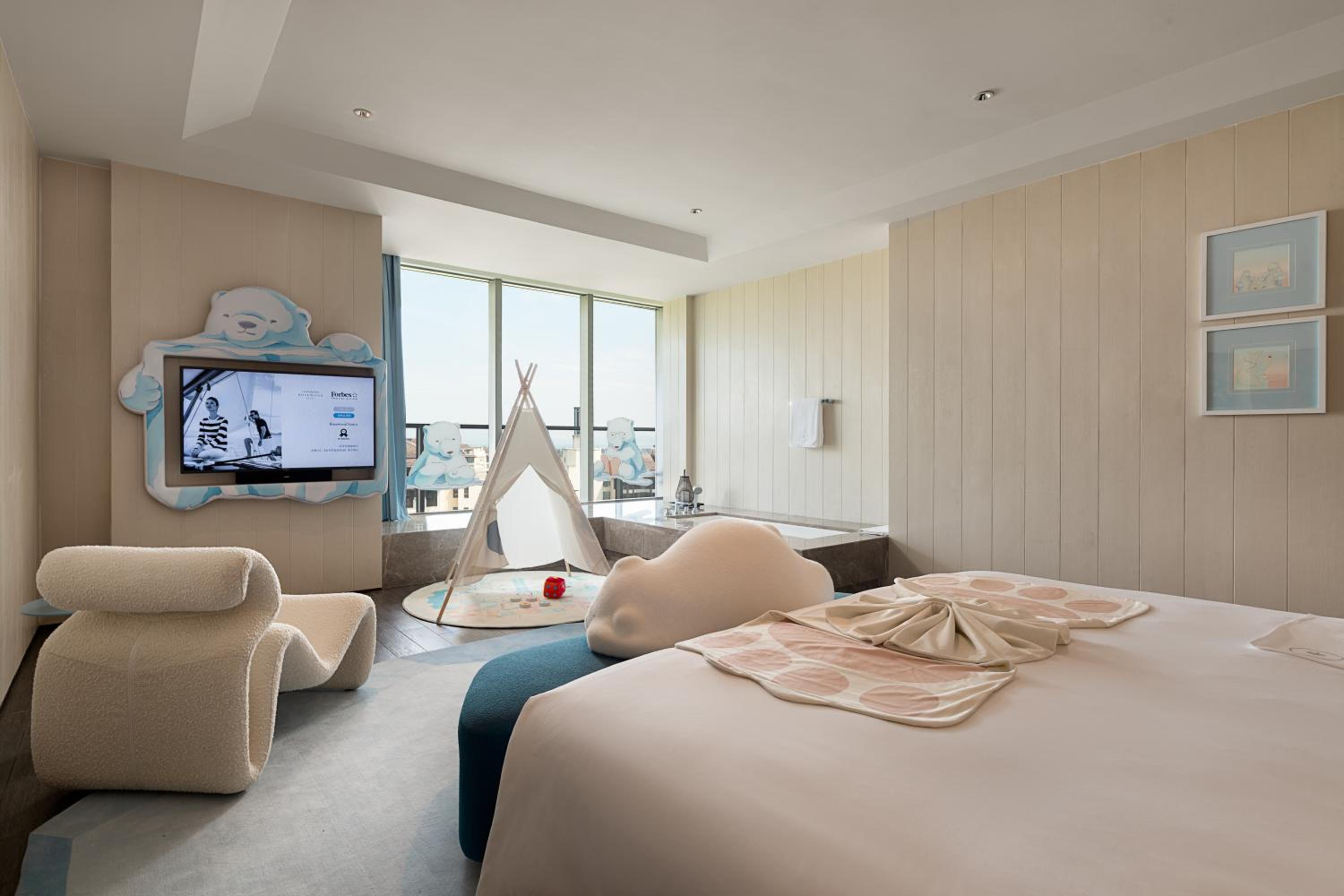 Rosewood Summer Family Package - Ocean View Family Two Bedroom Suite（1 Kid's Activity for once+Daily Sunset Happy Hour experience）