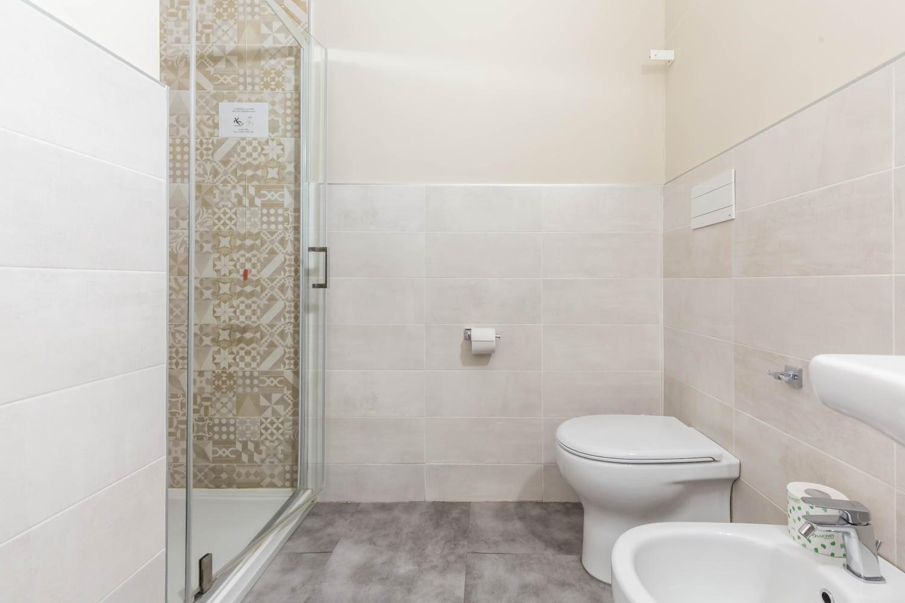 Posto Letto in Dormitorio Maschile per 6 Persone photo 2