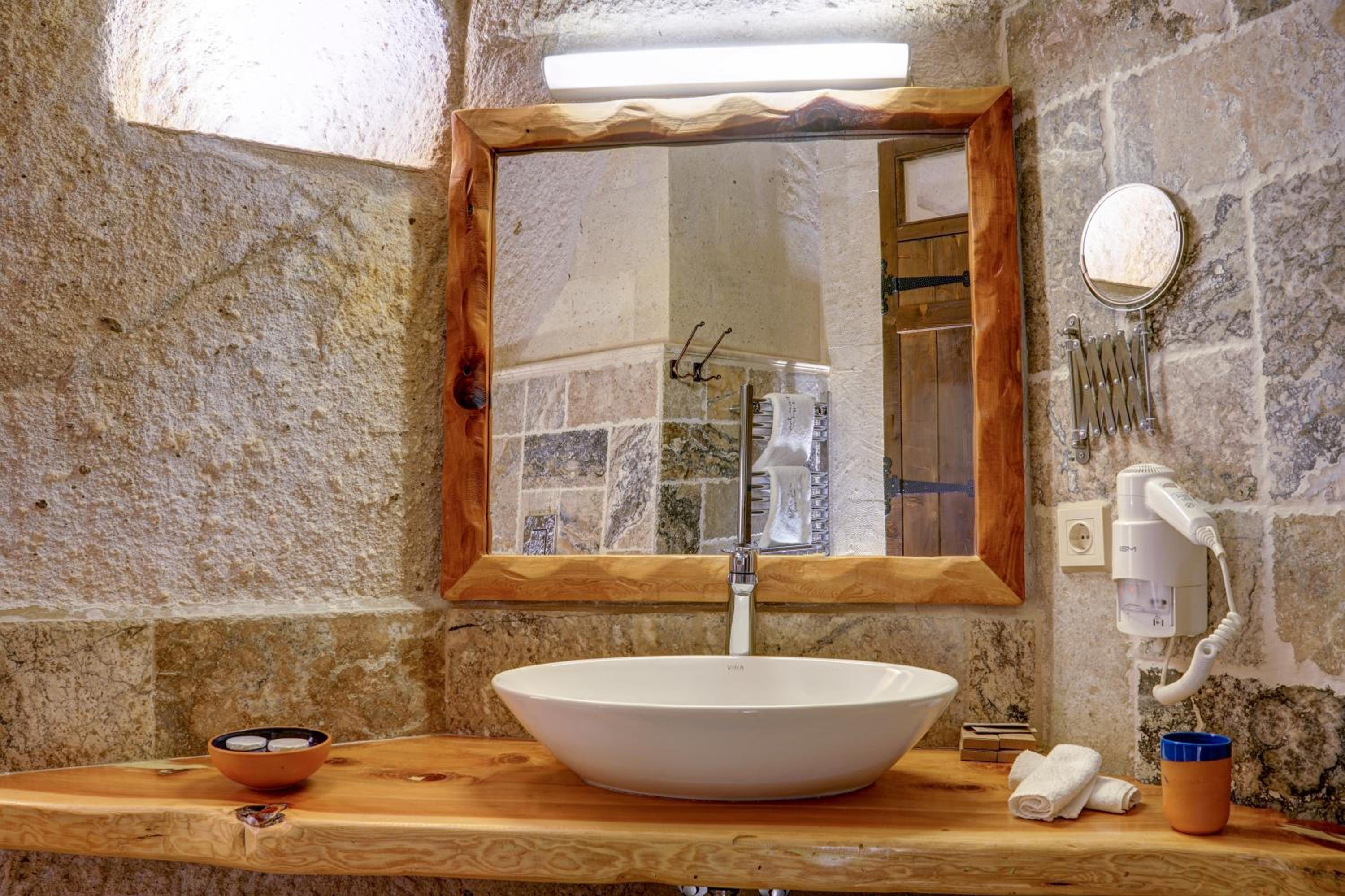 Superior Cave Suite  - Photo 21