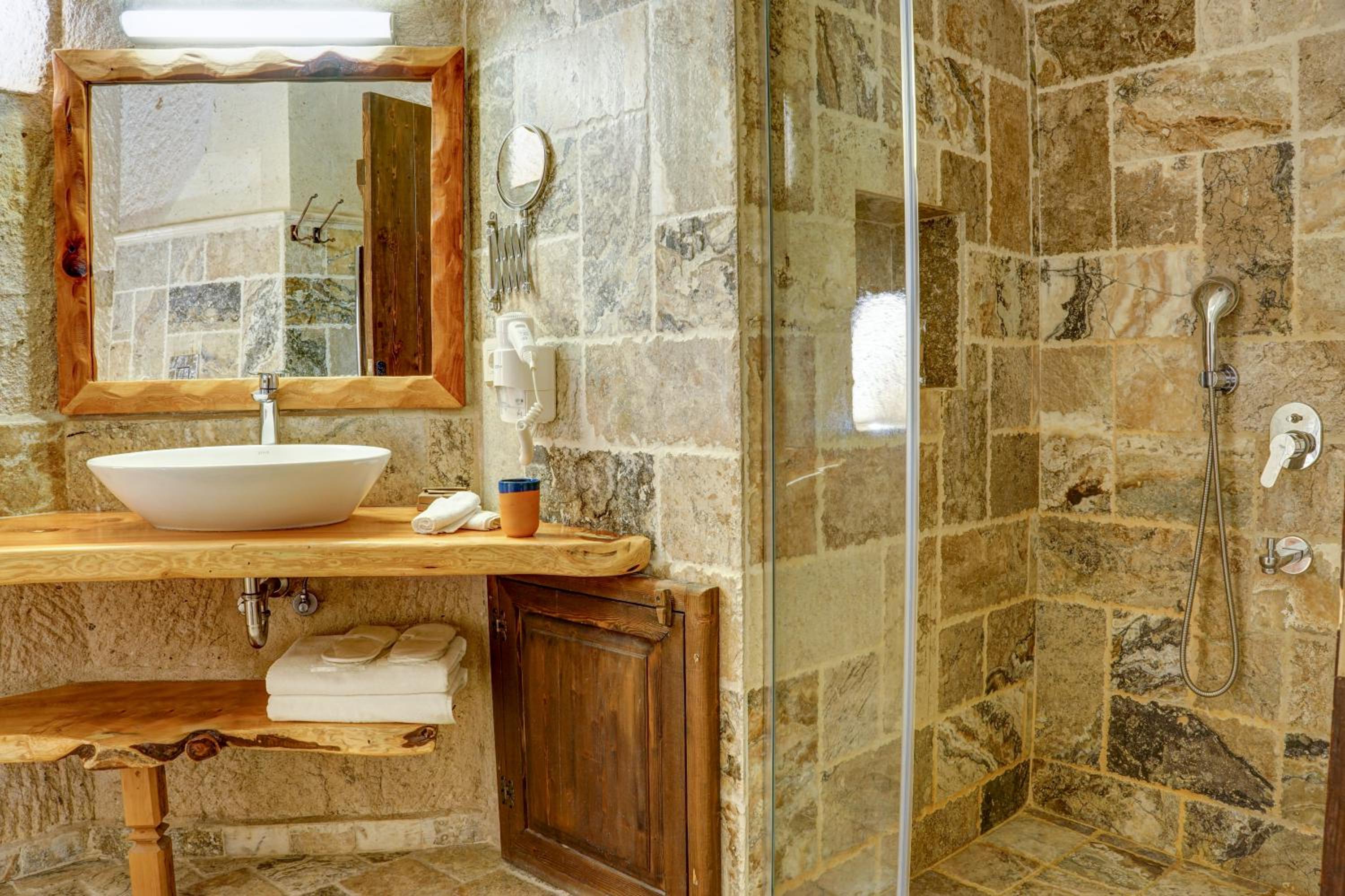 Superior Cave Suite  - Photo 18
