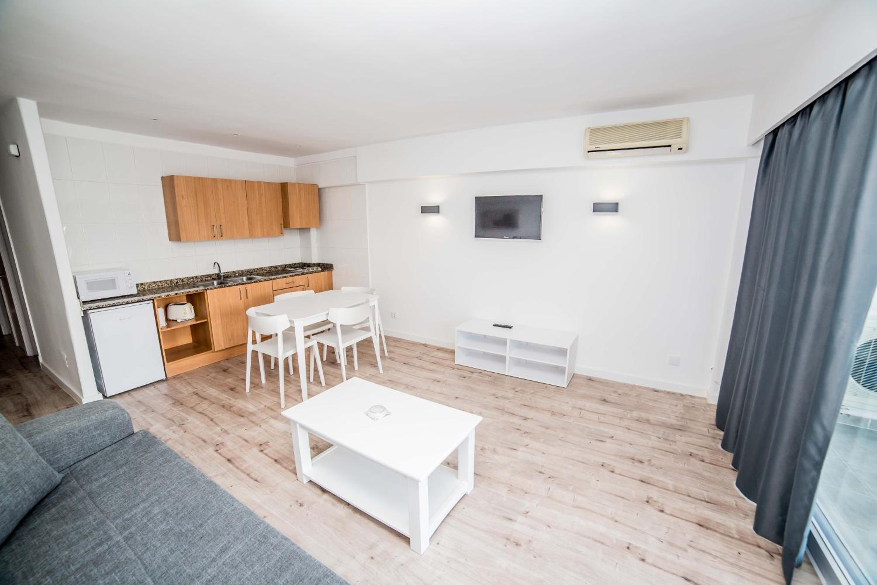 Two Bedrooms Apartment with Sea View thumbnail 5
