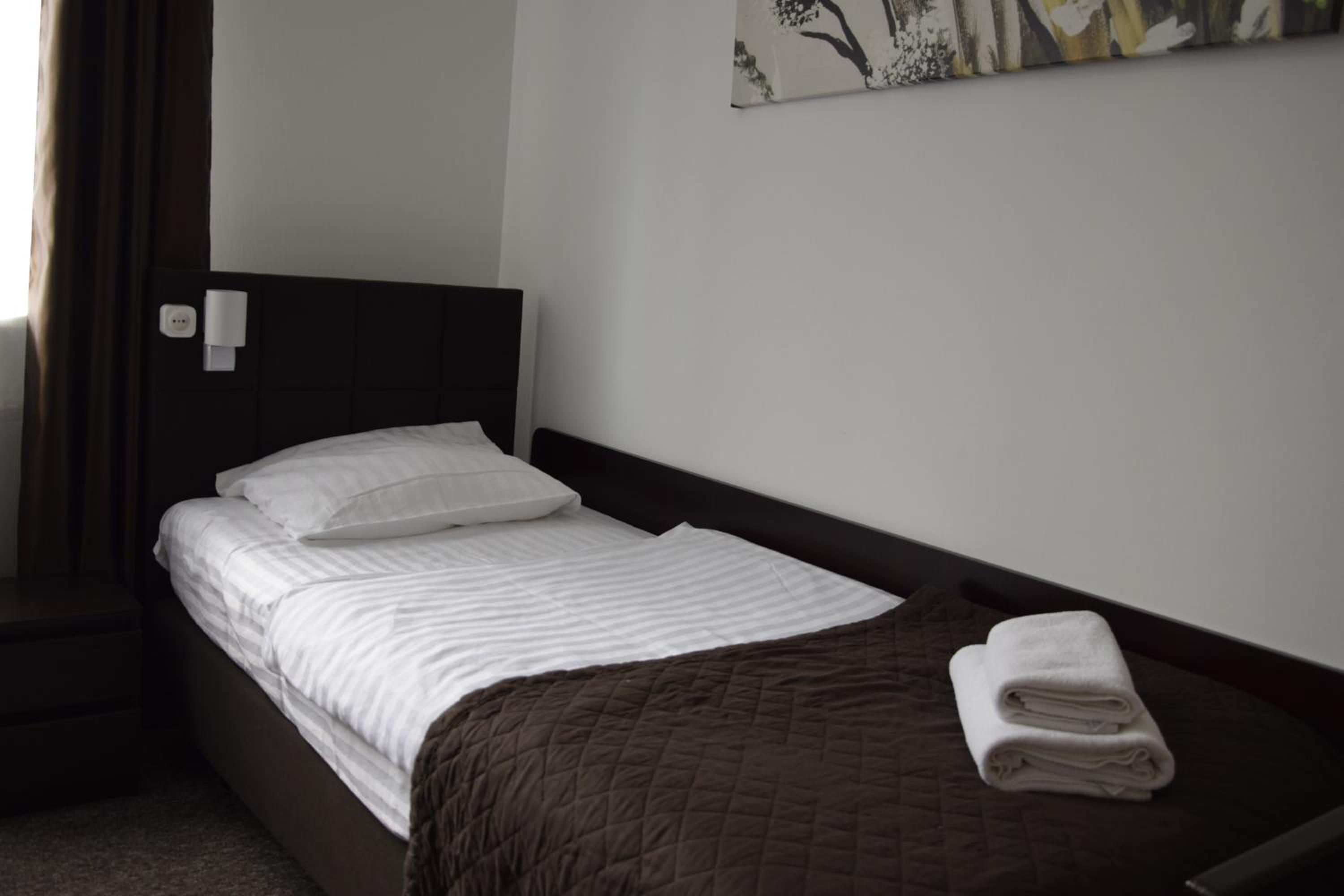 Twin Room - Photo 3