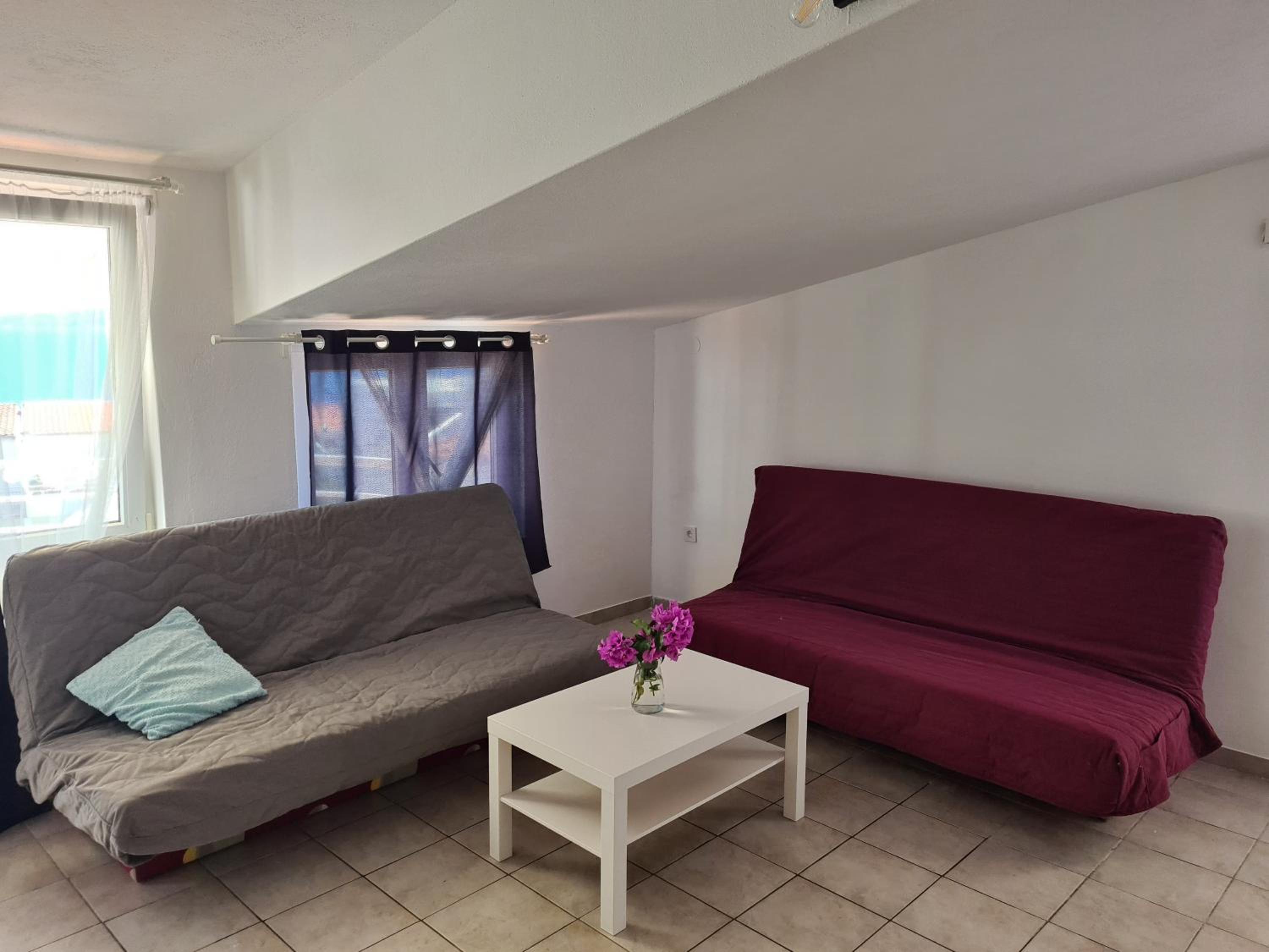 Apartment with Sea View - Photo 8