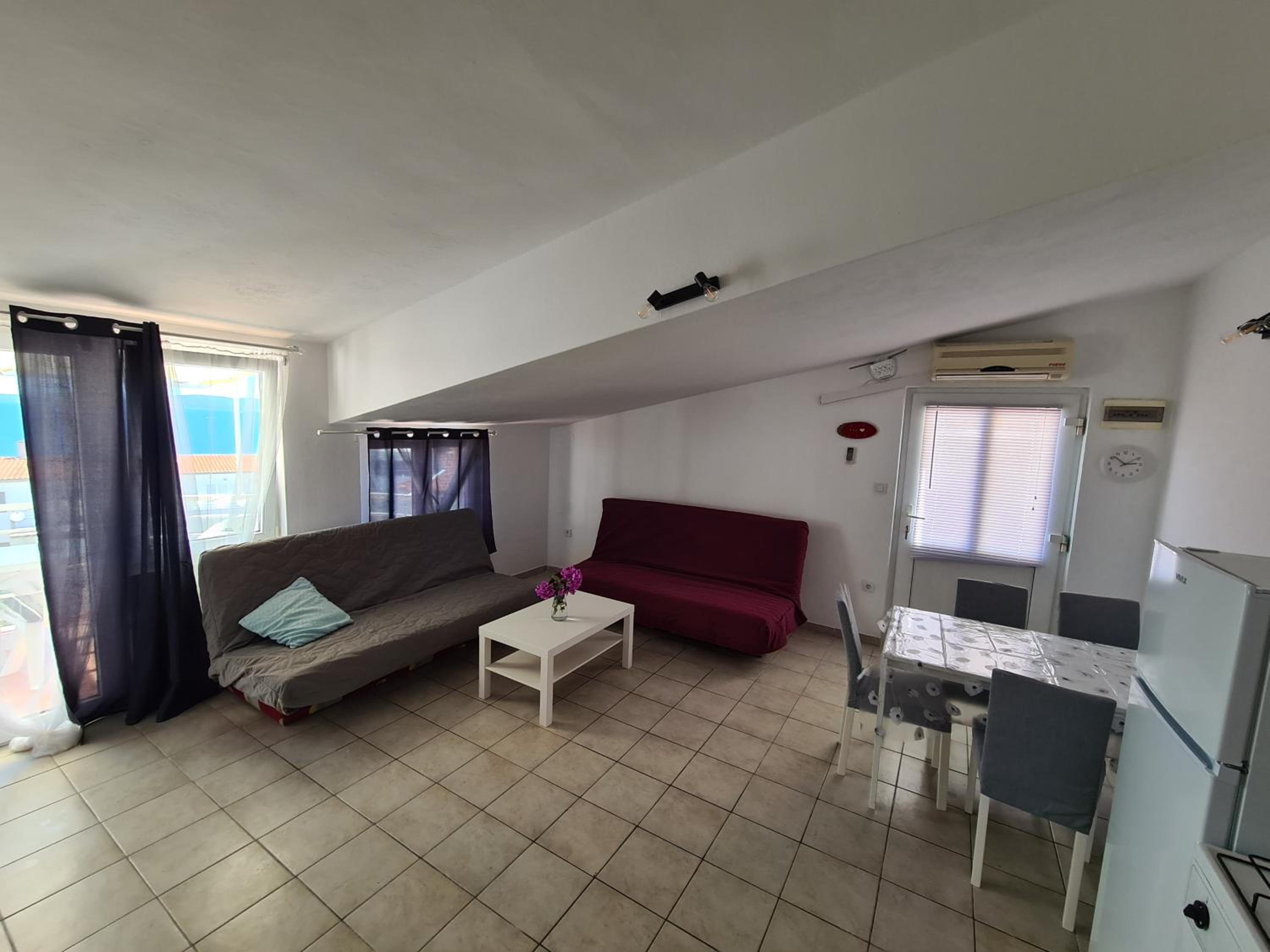 Apartment with Sea View - Photo 11