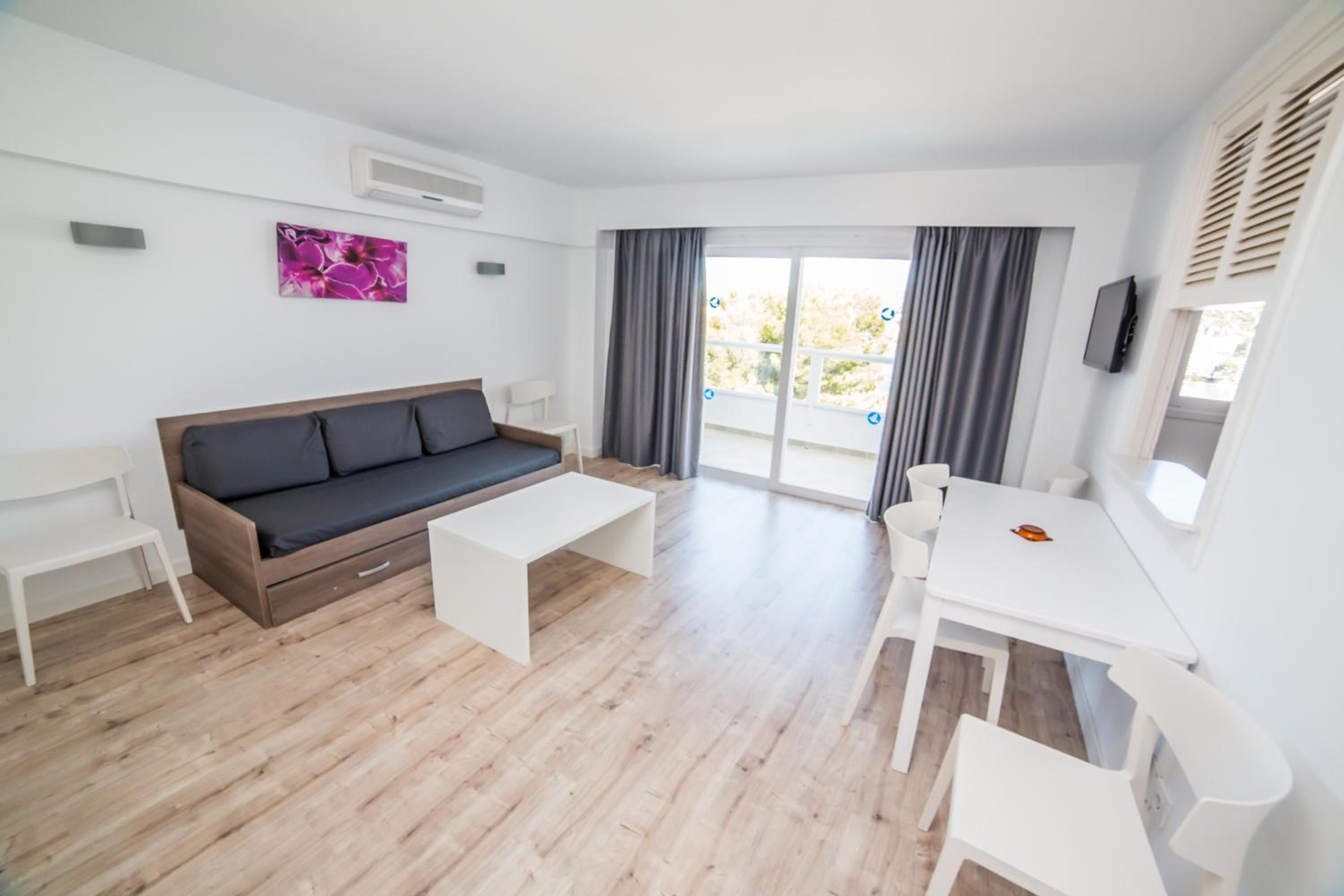 Two-Bedroom Apartment thumbnail 6