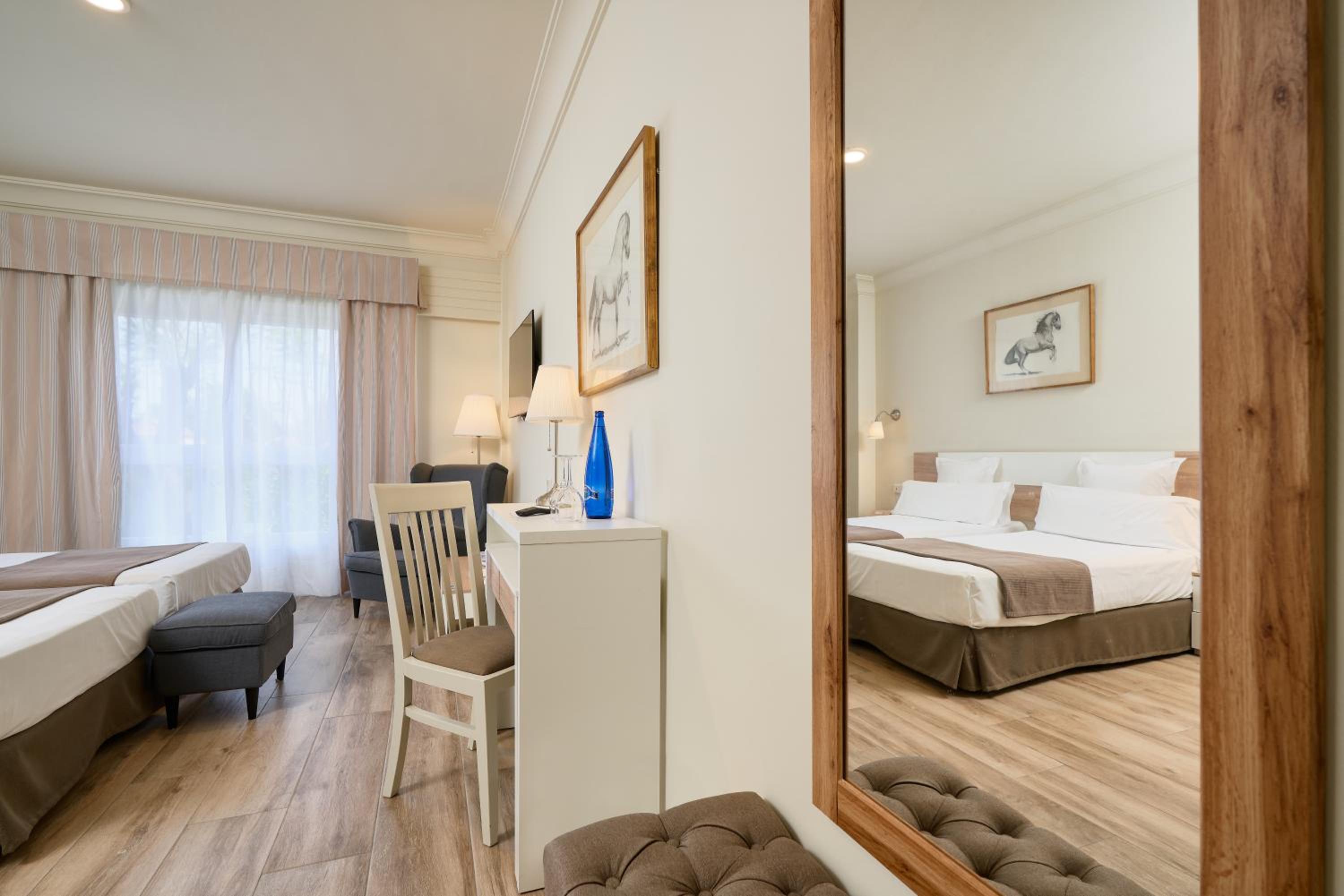 Superior Double Room - Photo 3