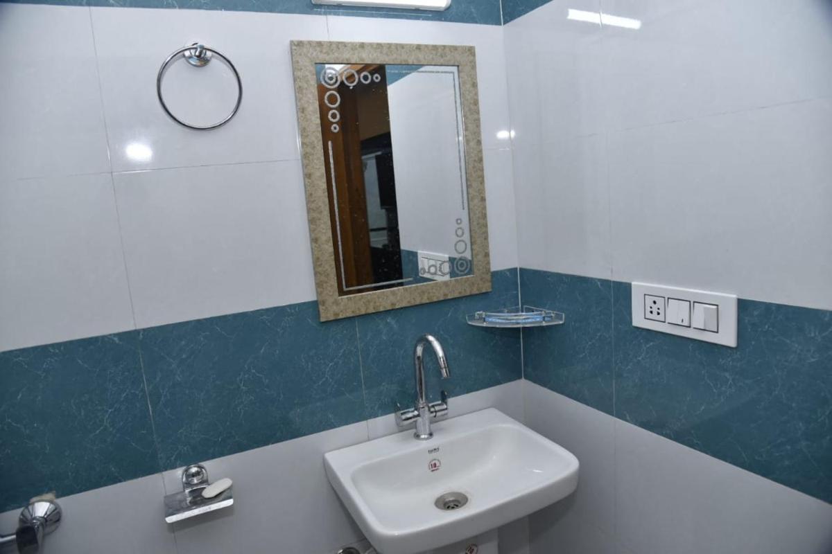 Deluxe Double Room - Photo 9