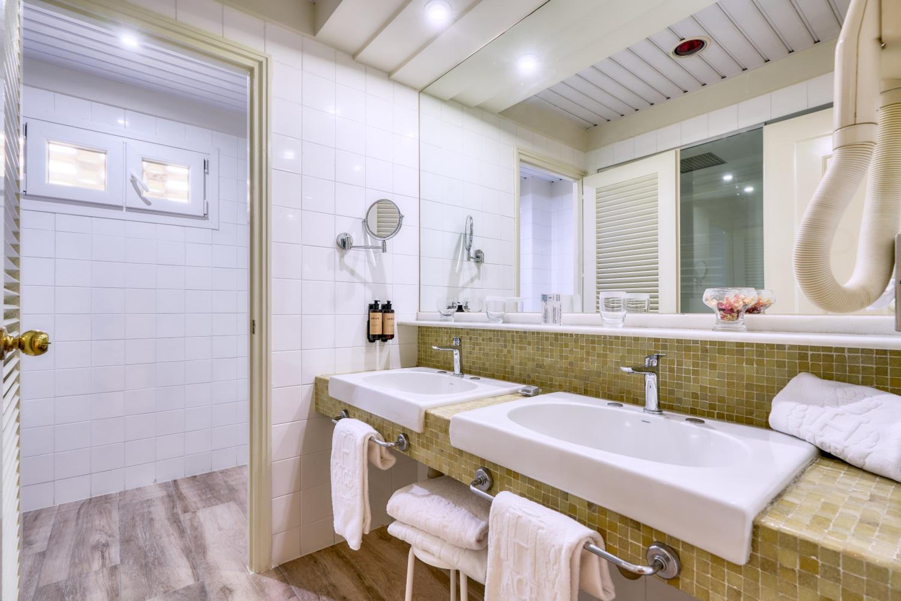 Superior Double Room - Photo 4