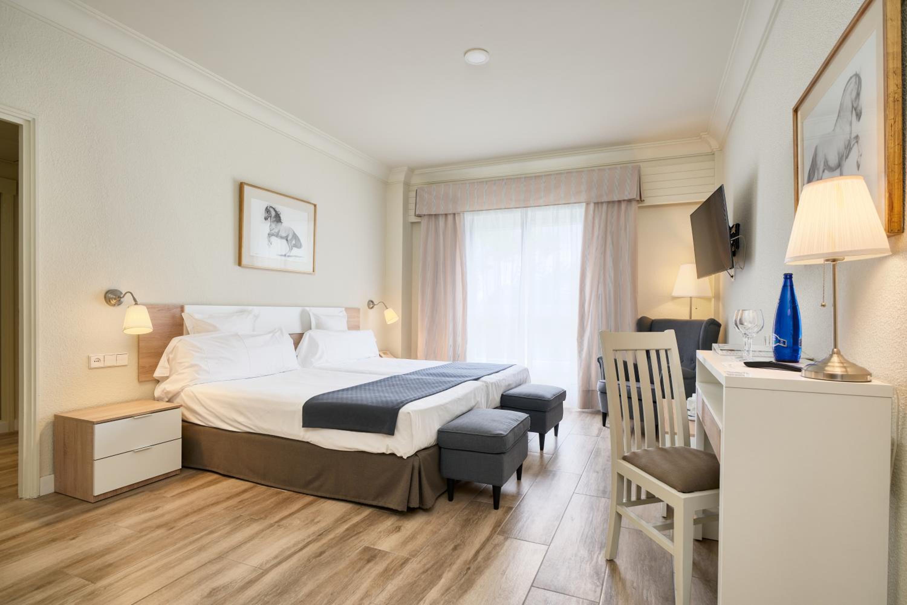 Superior Double Room - Photo 1