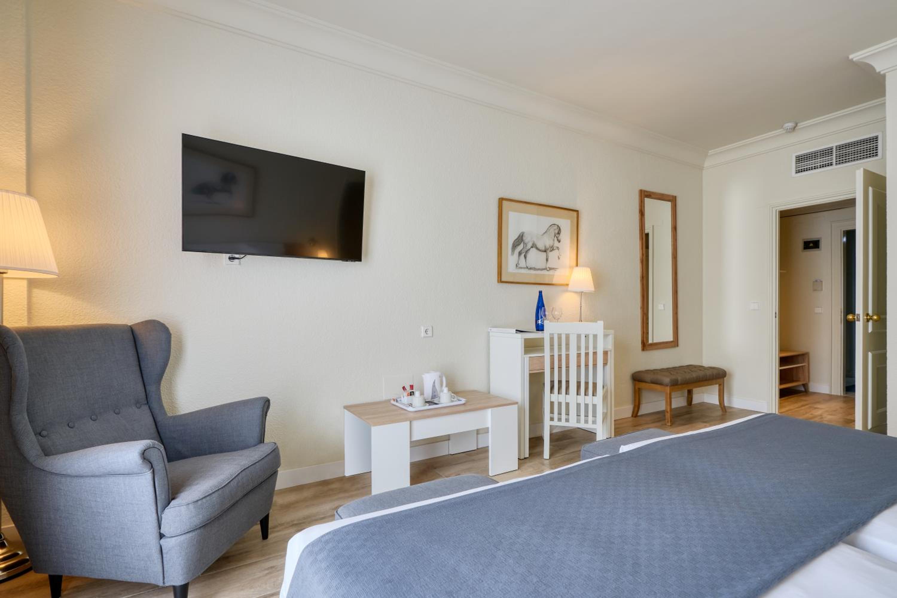 Superior Double Room - Photo 11