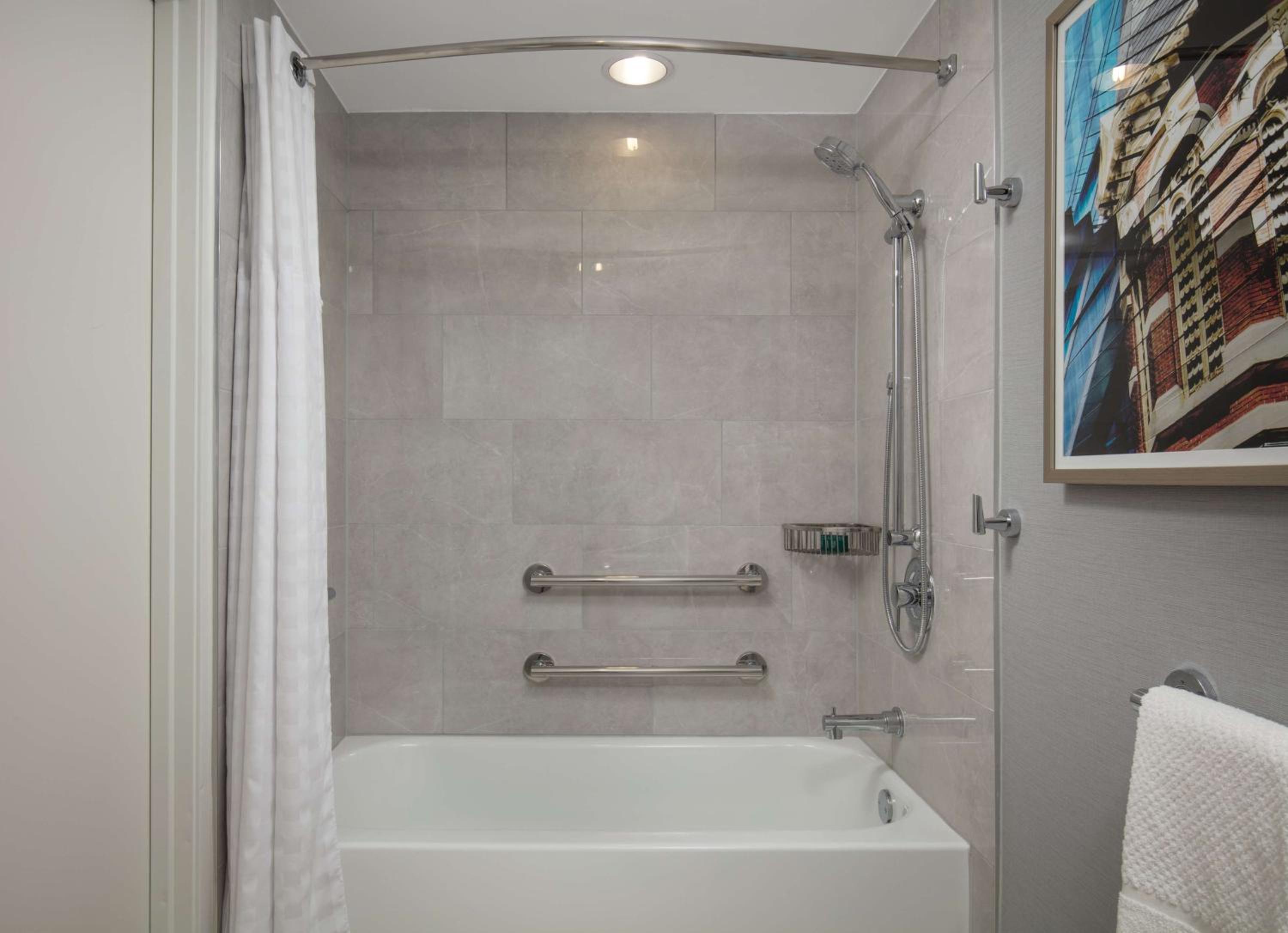 King Room with Bath Tub - Mobility Access