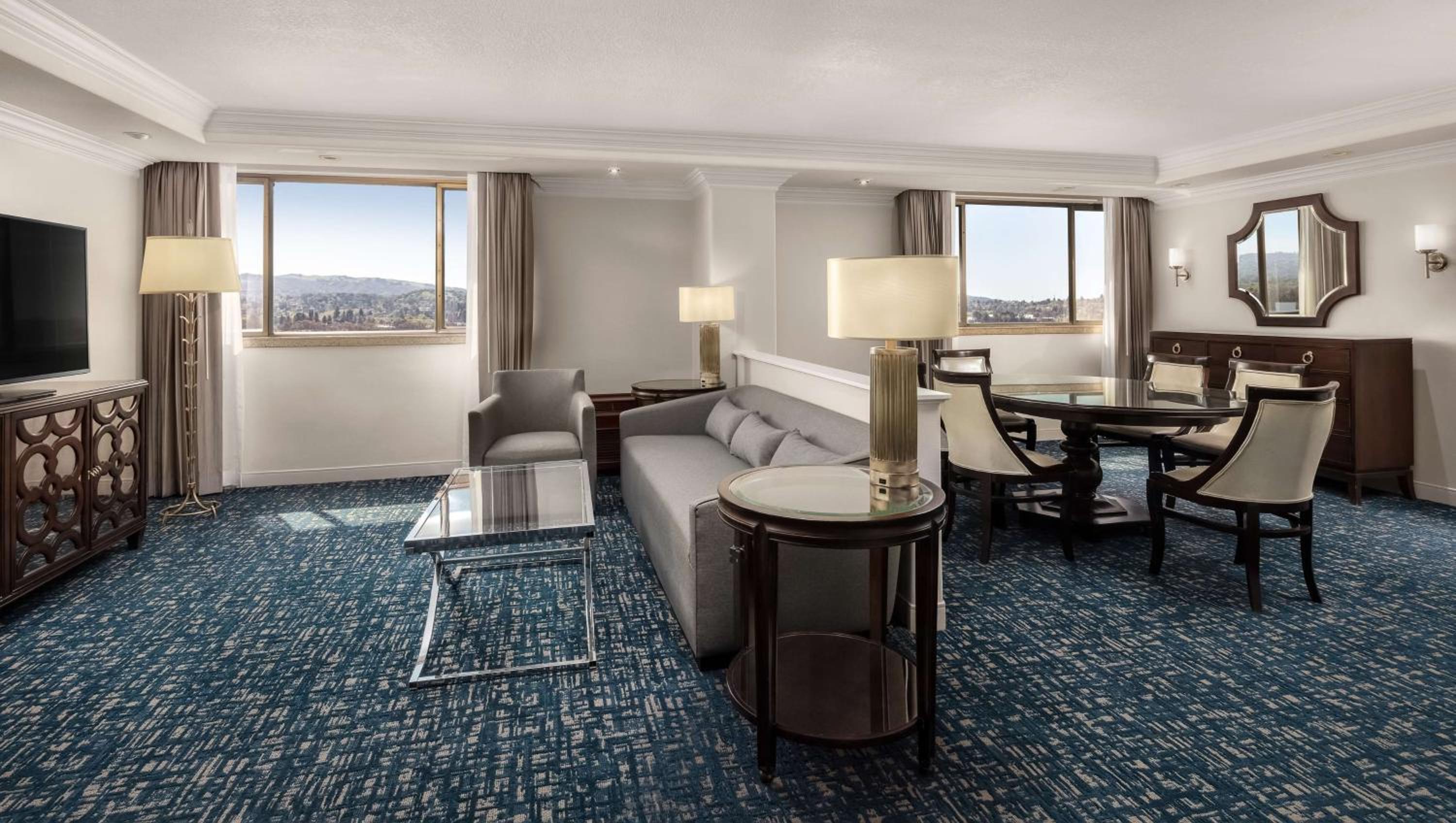 One-Bedroom Presidential King Suite photo 2