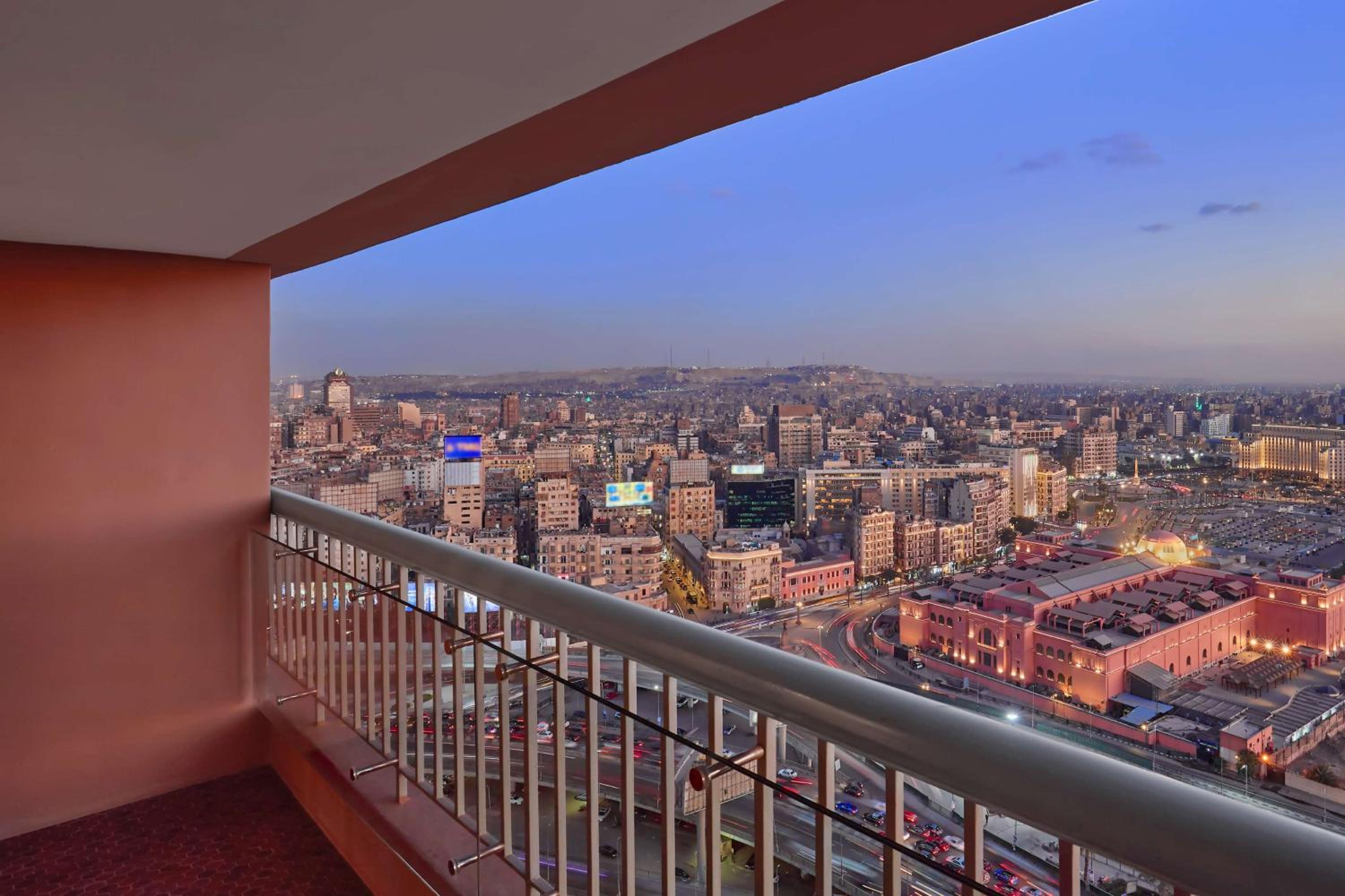 Deluxe King Room with City View