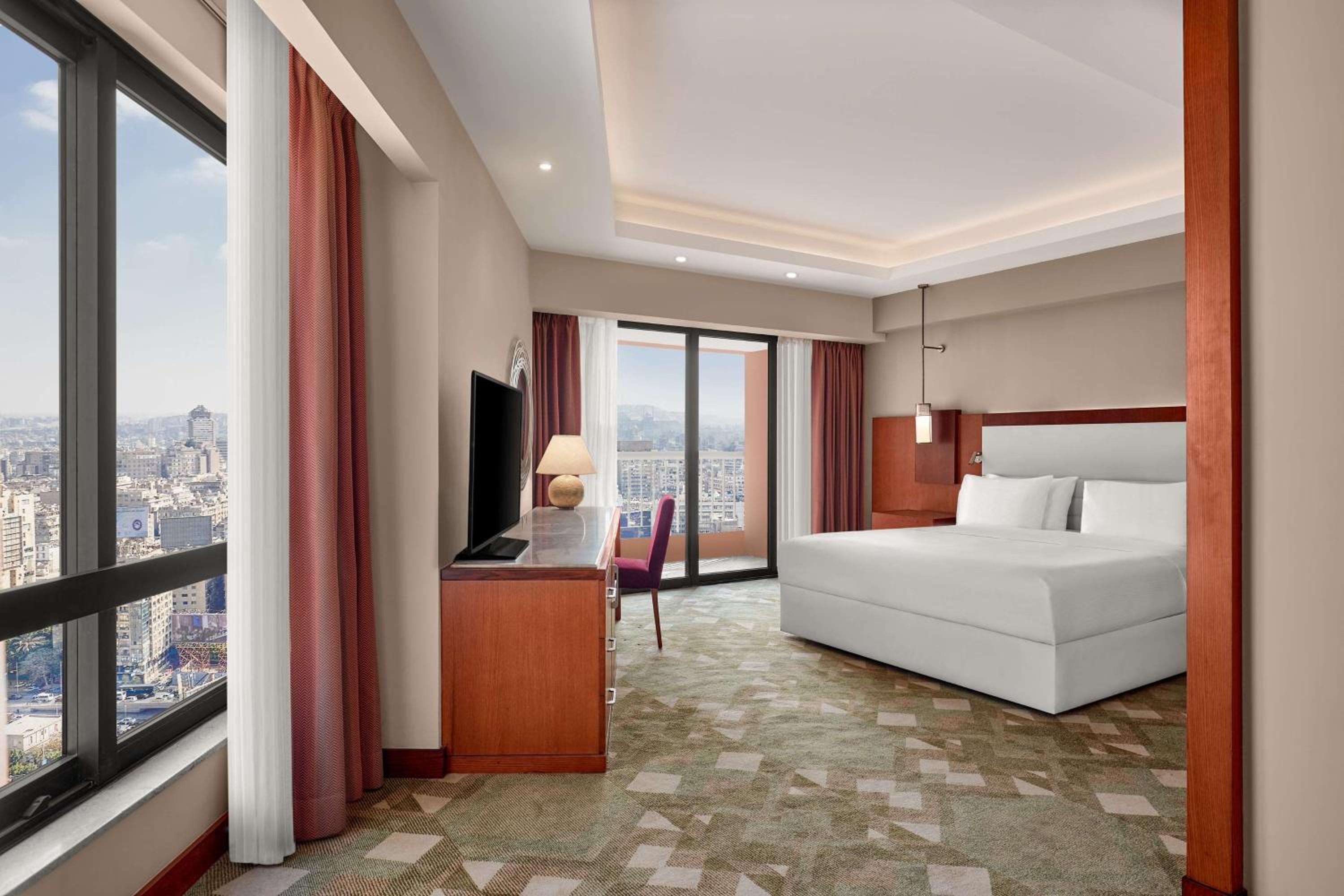 Executive King Corner Room with City View