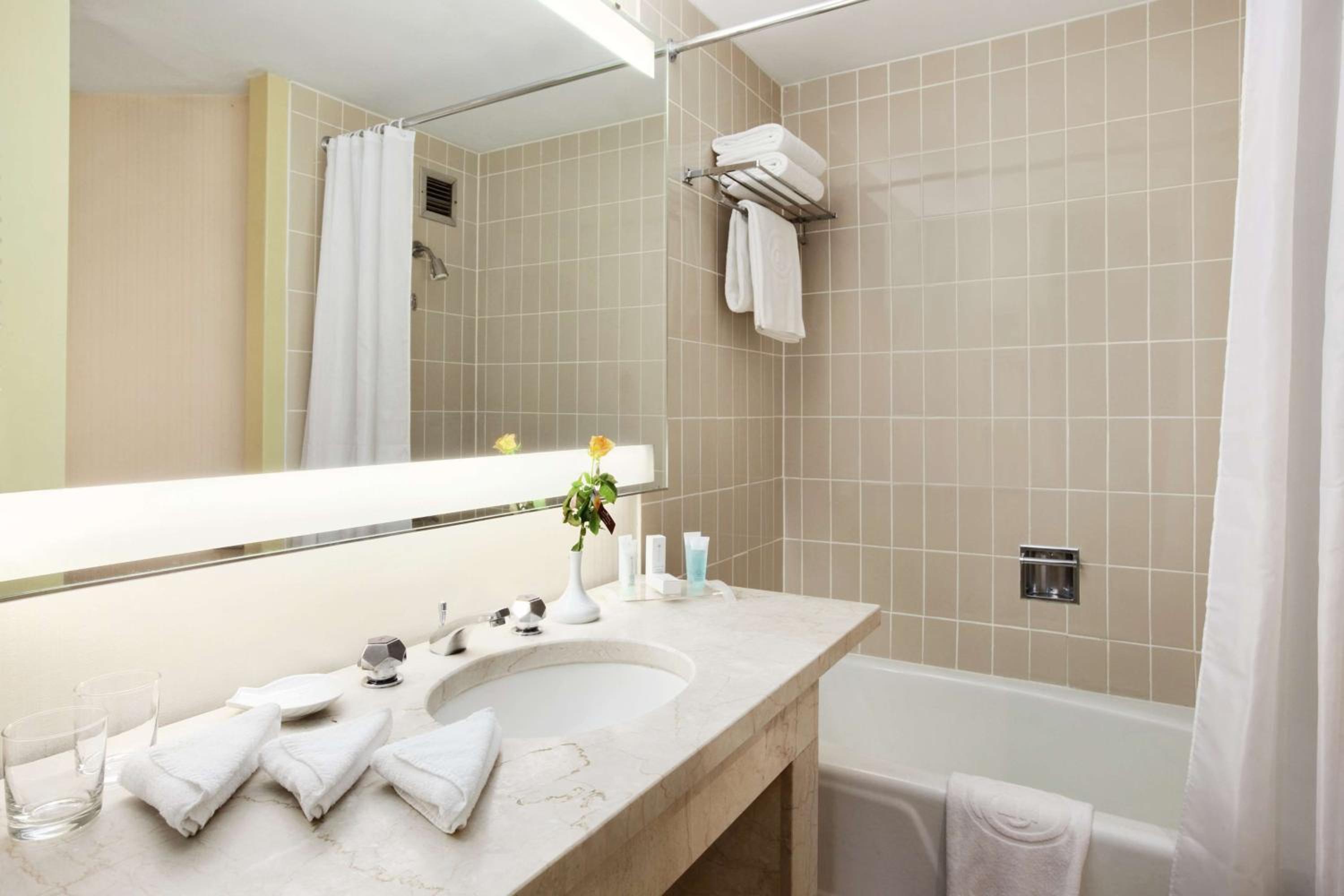Twin Guest room with Nile View thumbnail 6