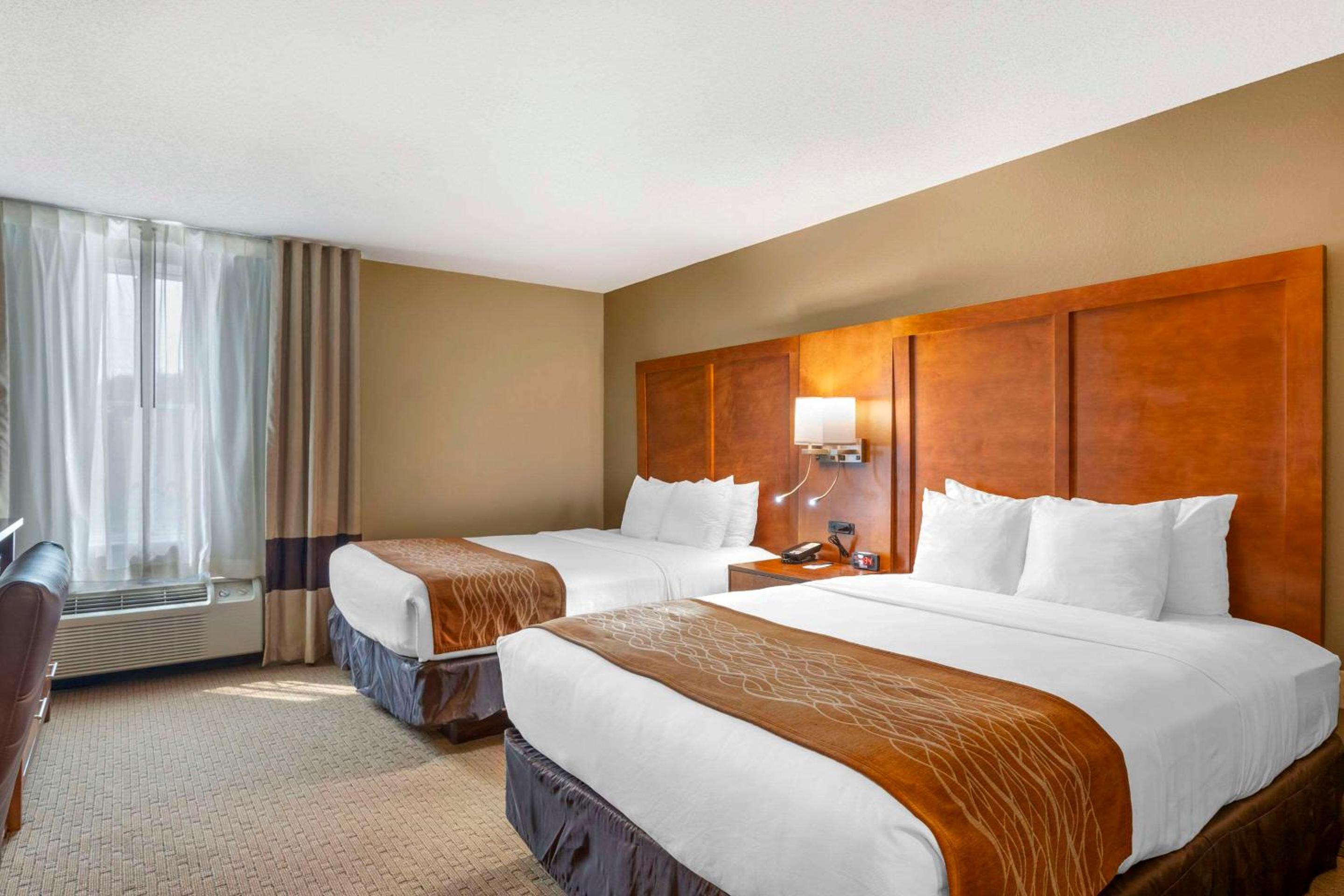 Standard Queen Room with Two Queen Beds - Non-Smoking - Photo 1