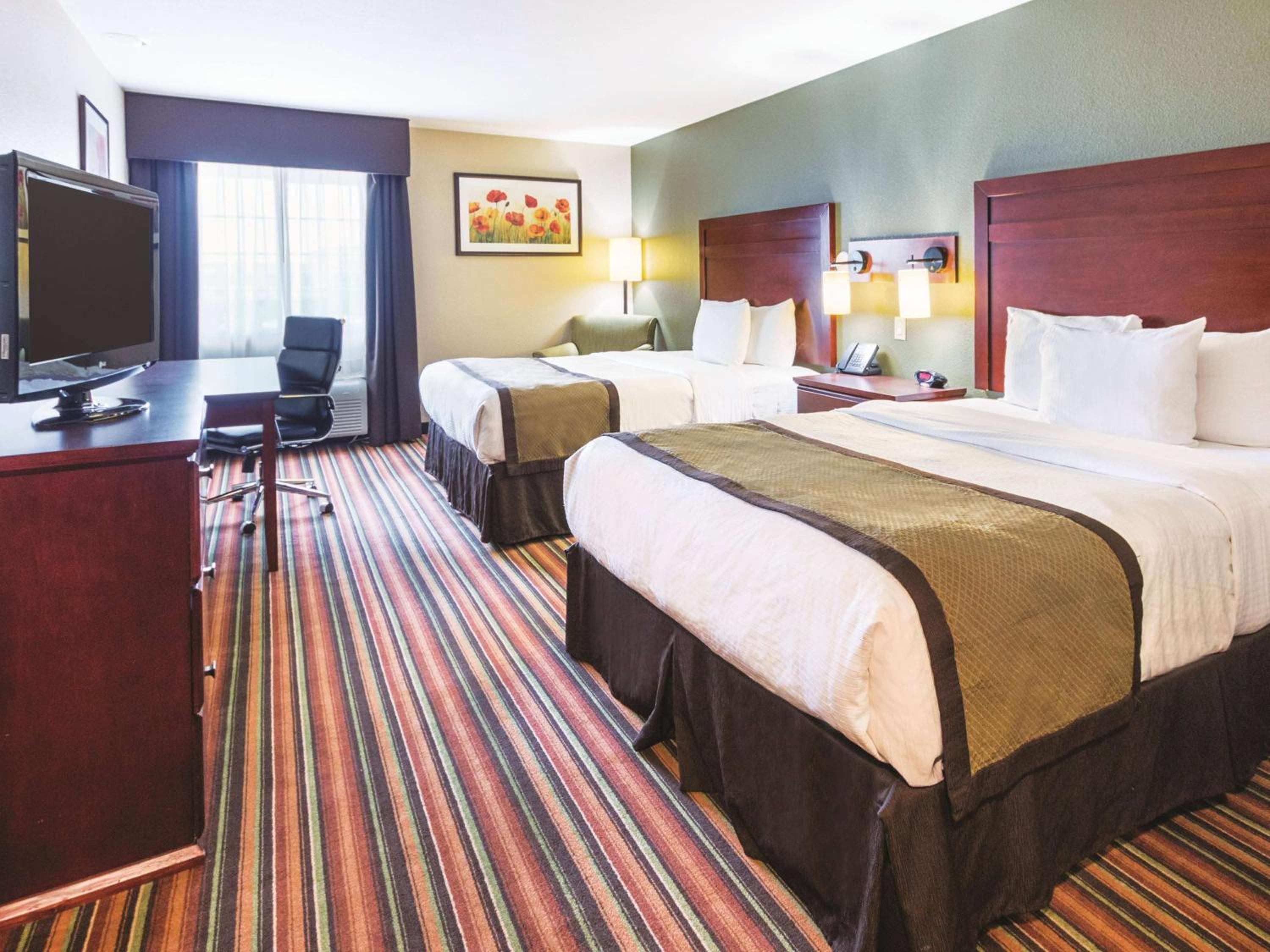 Queen Room with Two Queen Beds - Non-Smoking - Photo 1