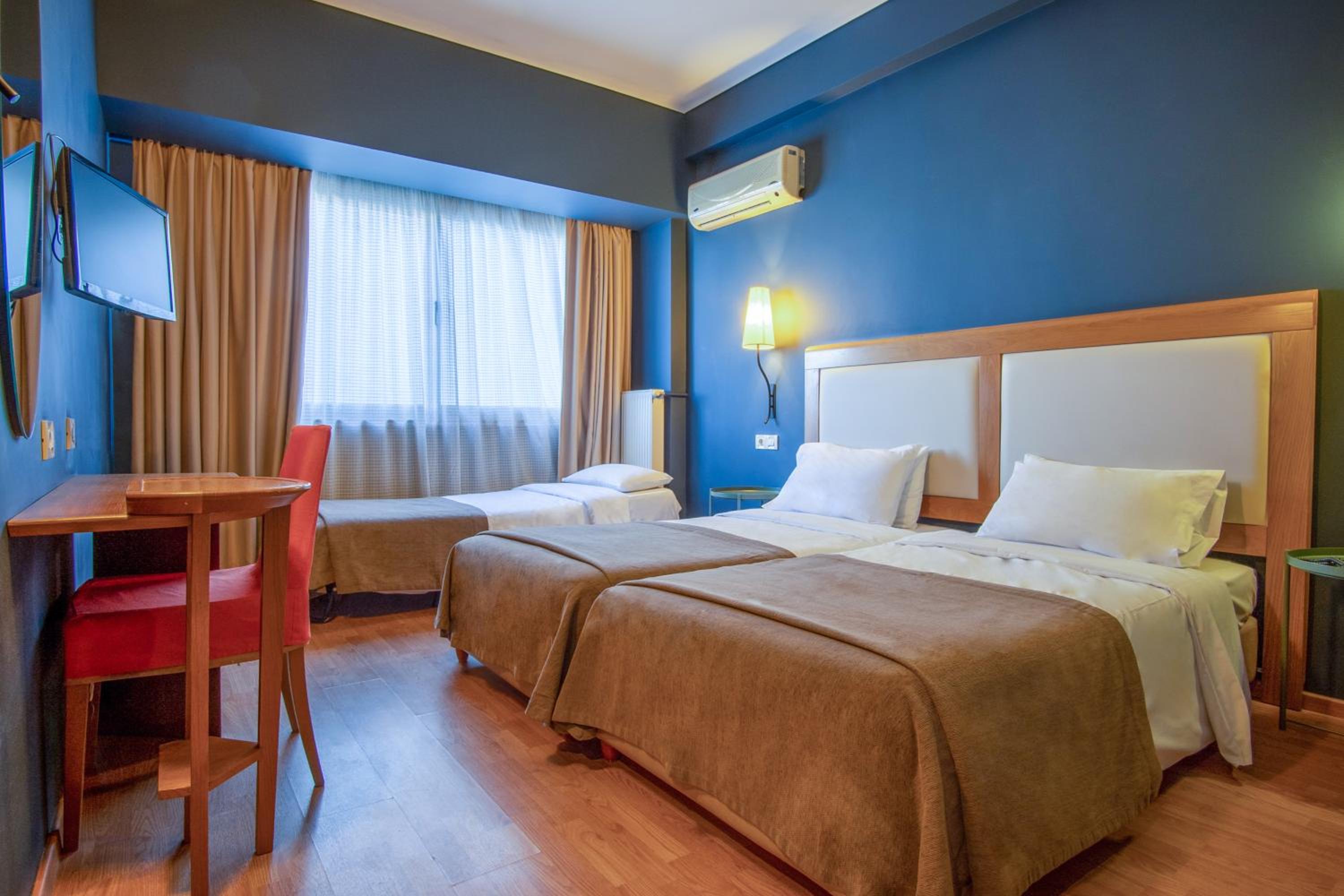 Triple Room with Extra Rollway Bed - Photo 1