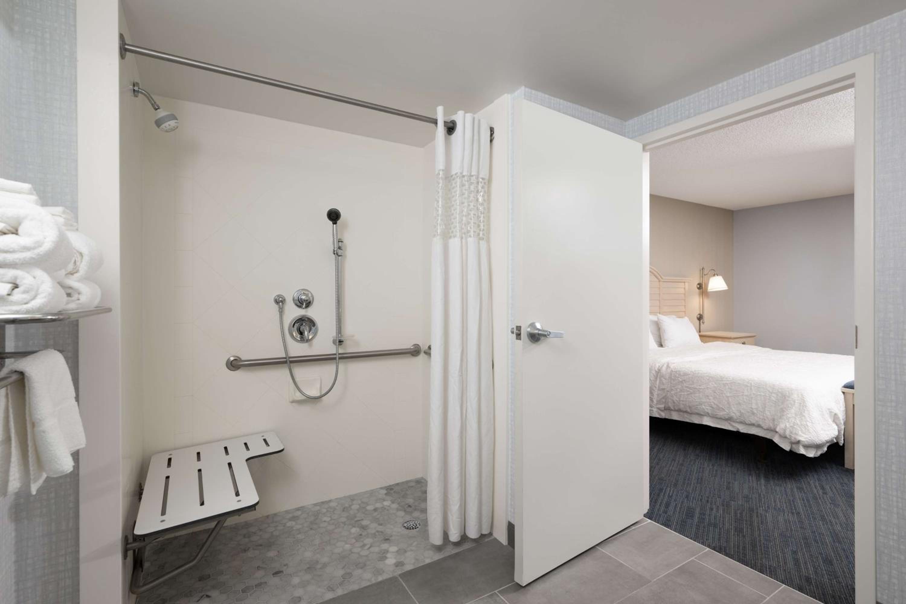 King Studio Suite with Sofa Bed - Hearing Access/Non-Smoking - Photo 2