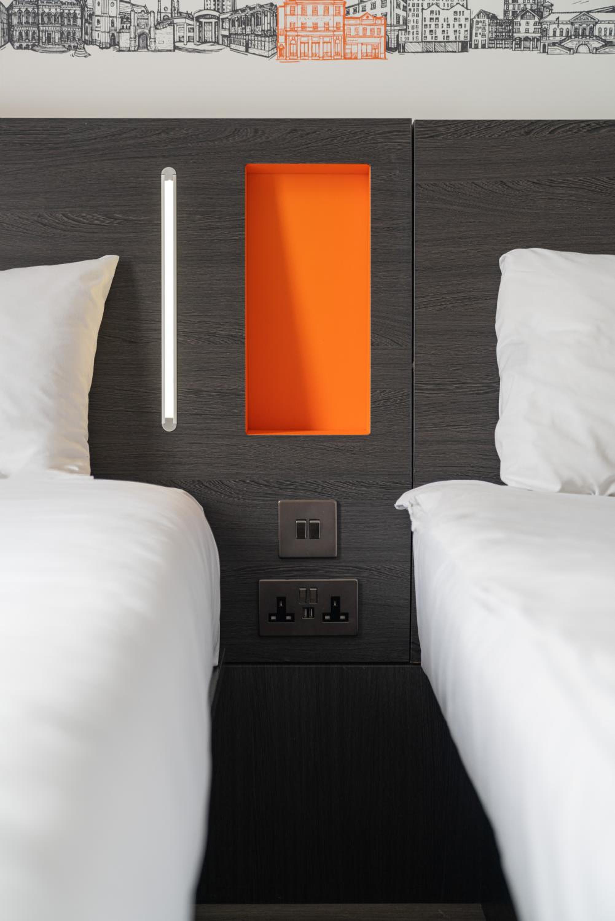 Twin Room with Window - Photo 8