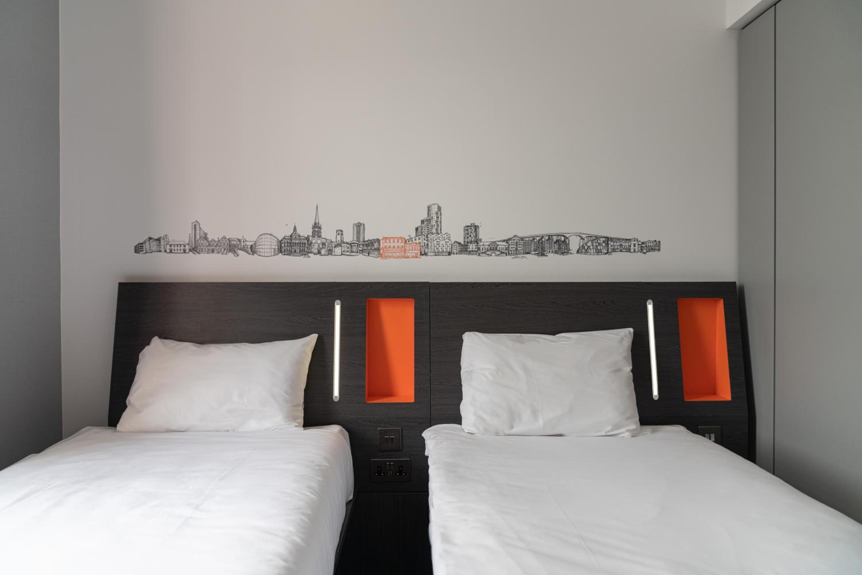 Twin Room with Window - Photo 4
