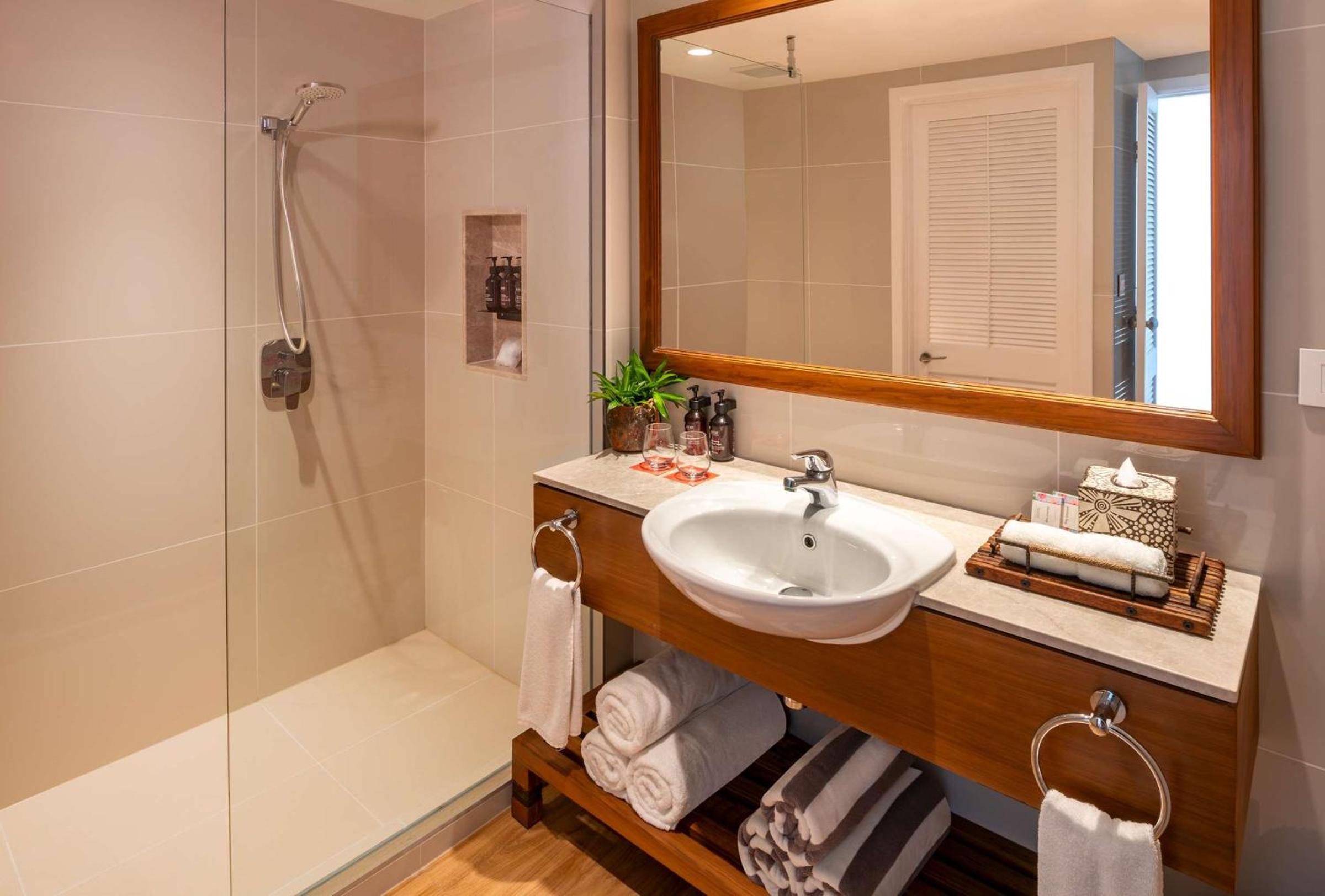One Bedroom Suite 1 King Bed photo 2