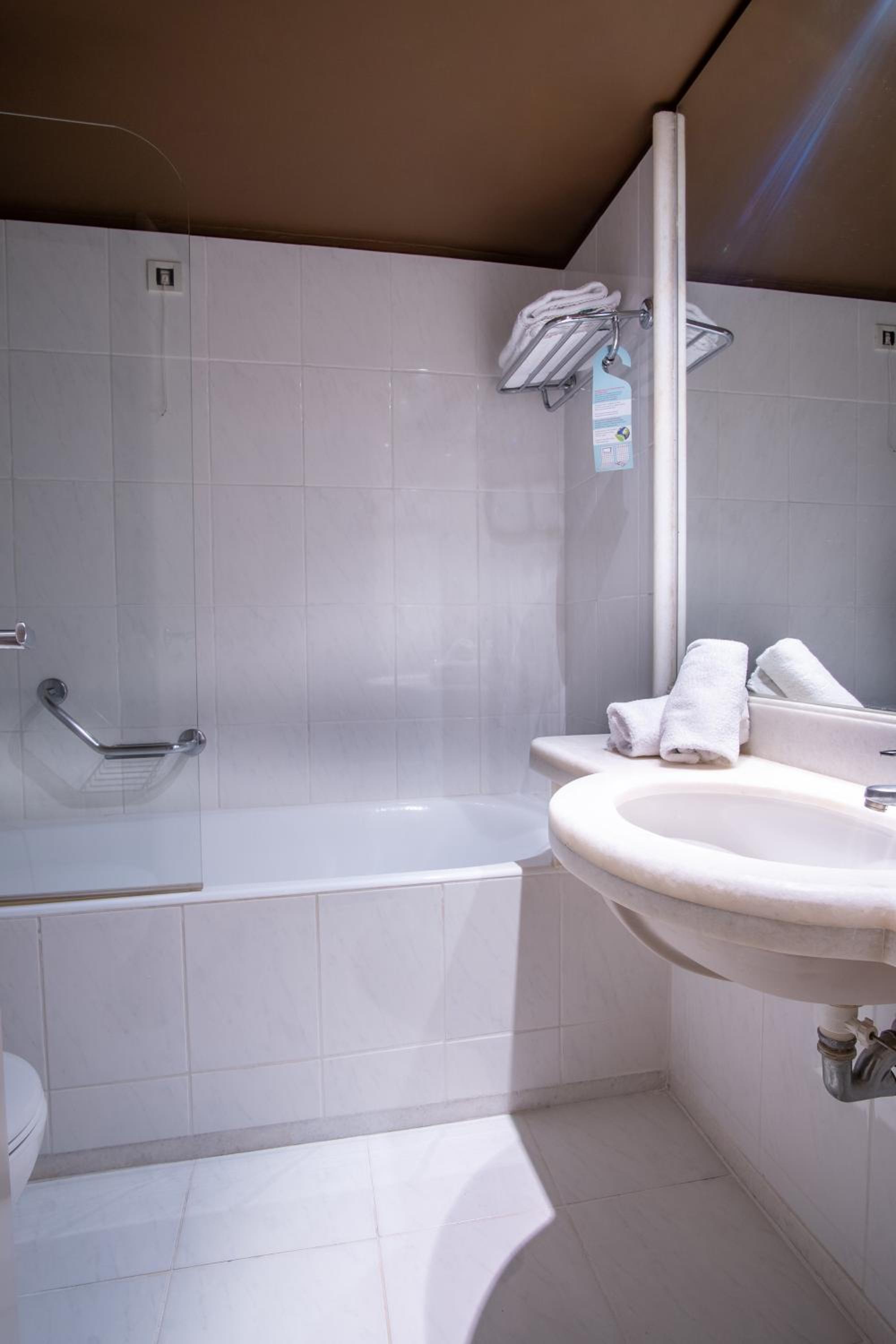 Double Room - Photo 9