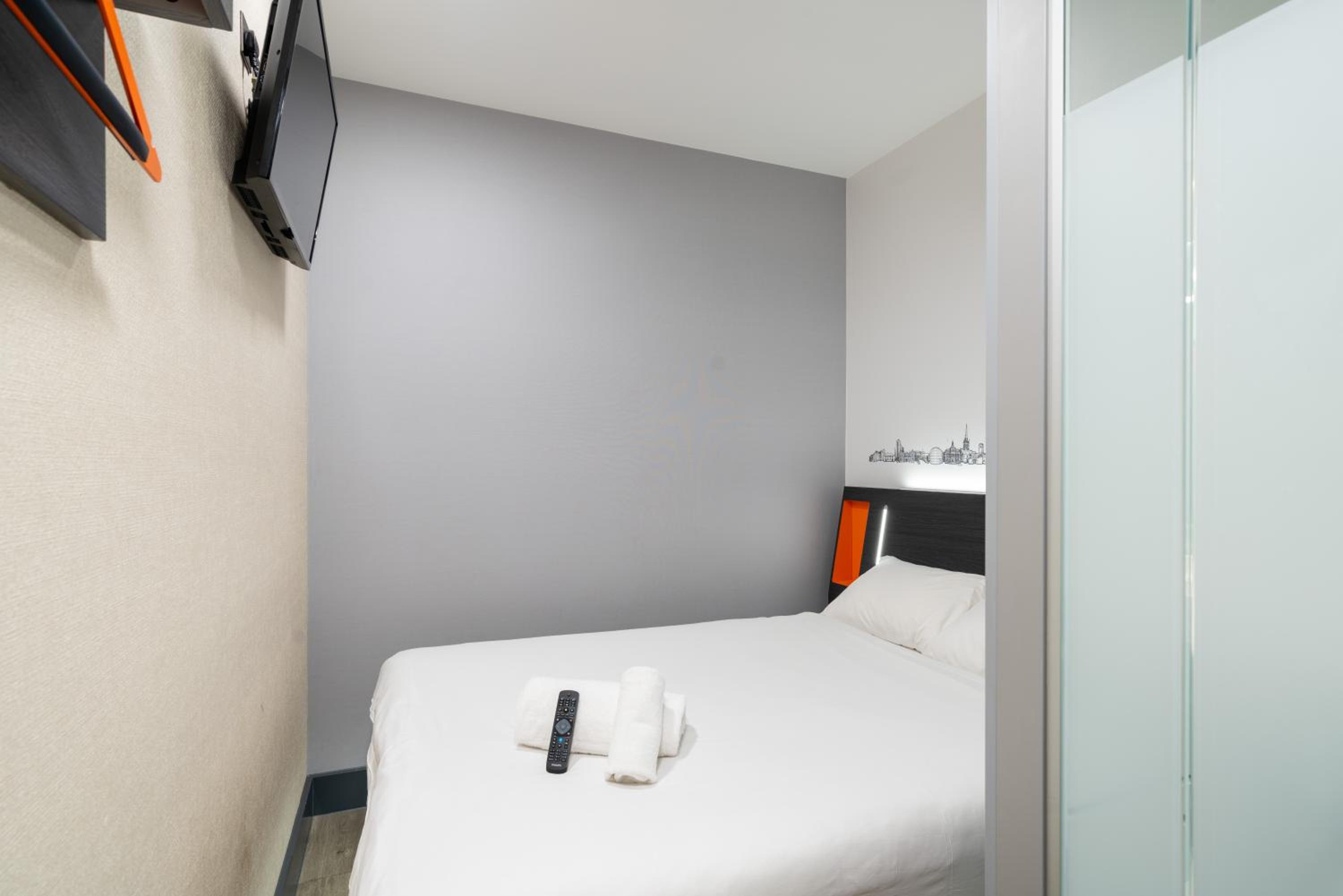 Double Room without Window - Photo 3