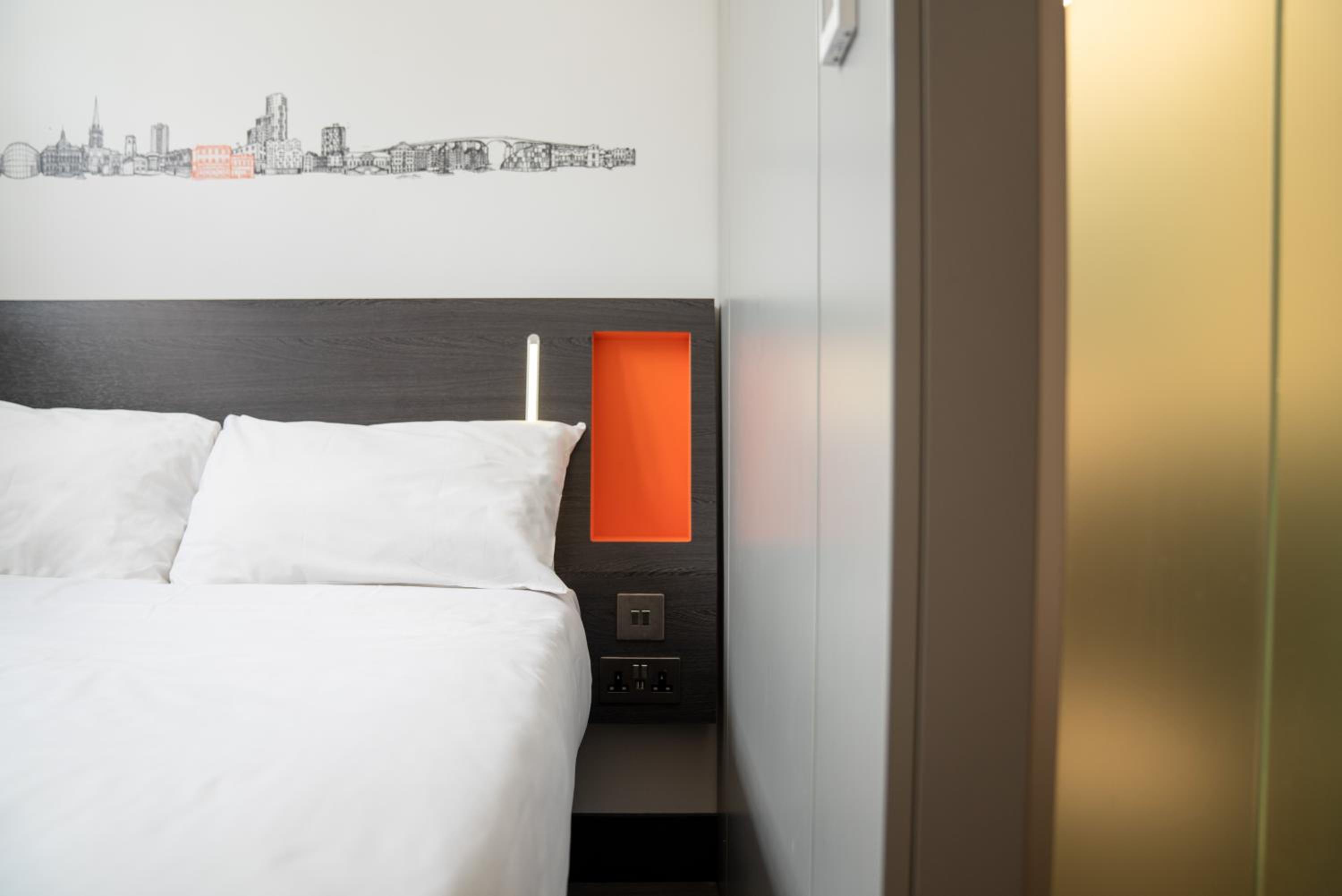 Double Room without Window - Photo 6