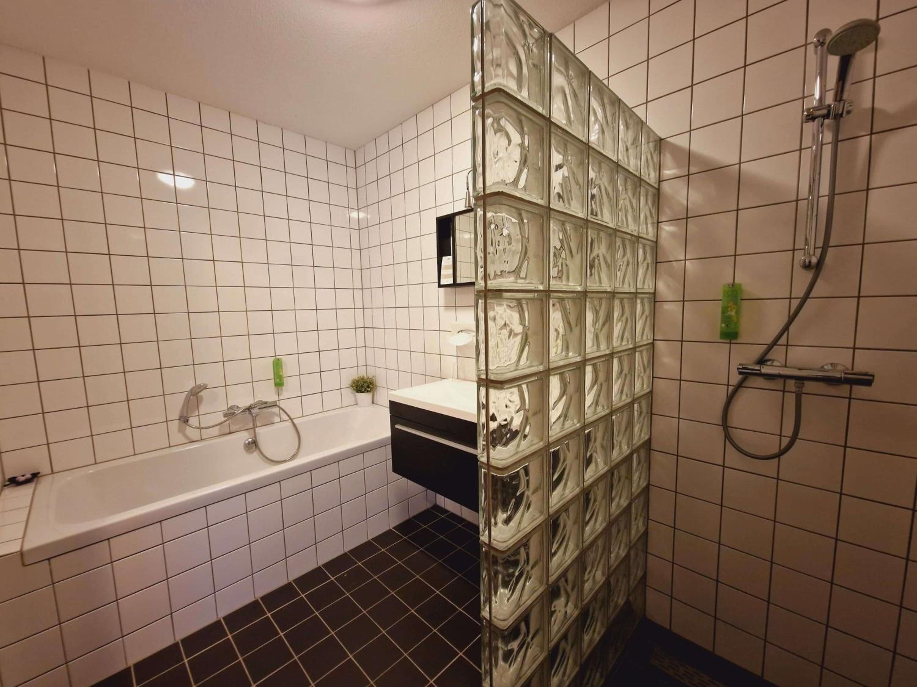 Two-Bedroom Apartment - Photo 7