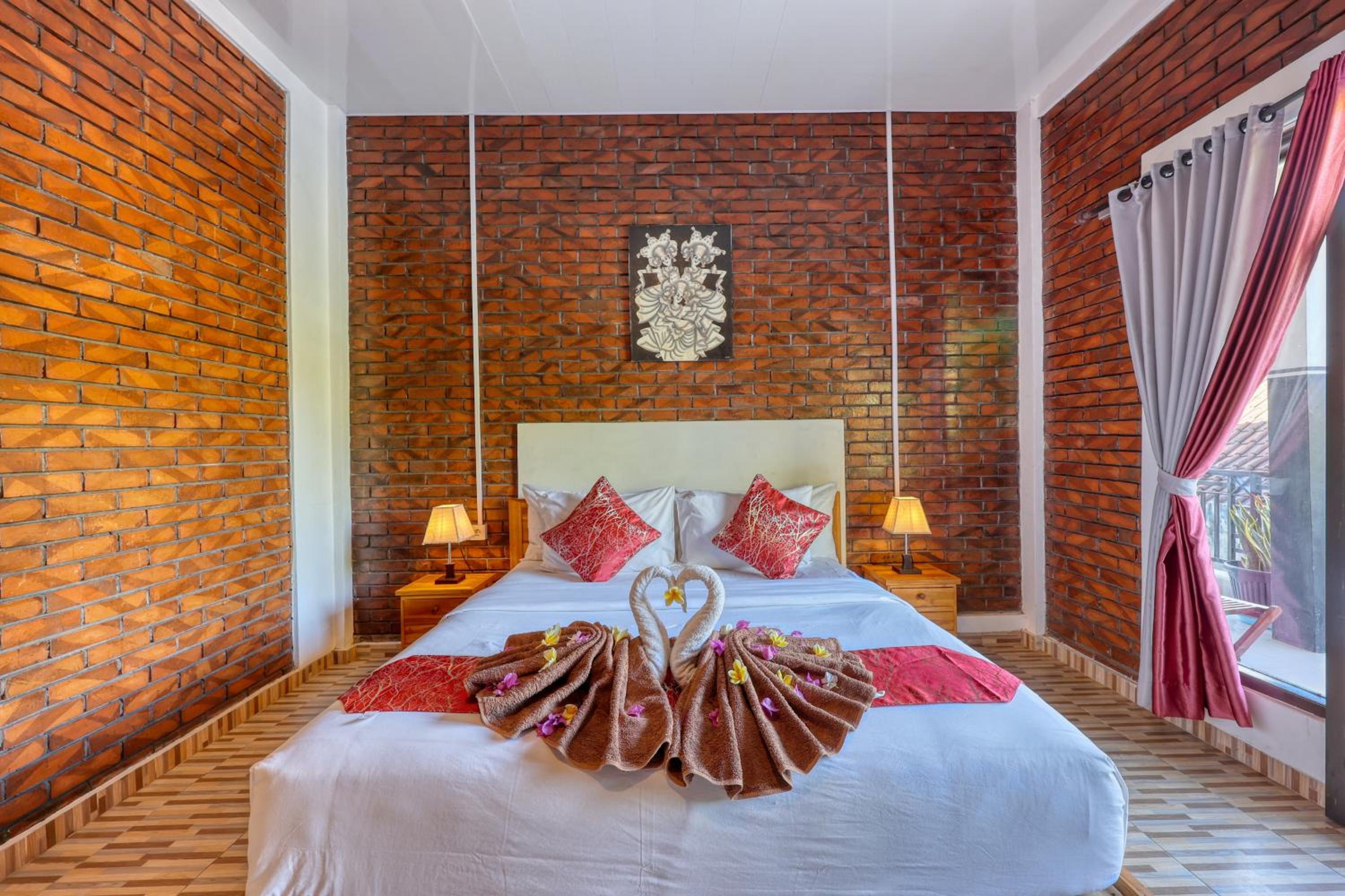 Deluxe Double Room - Photo 8