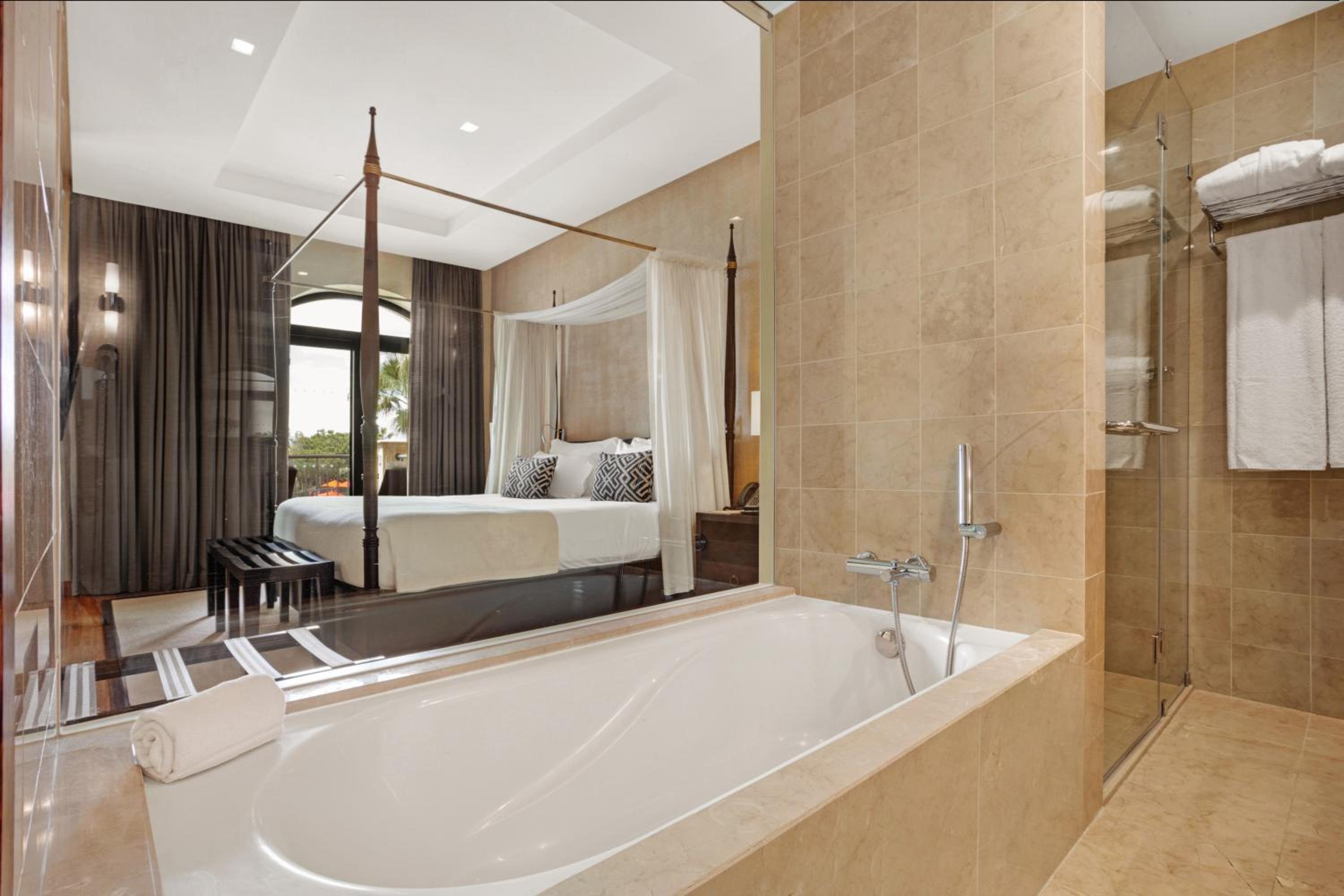 Suite with Sea View - Photo 10