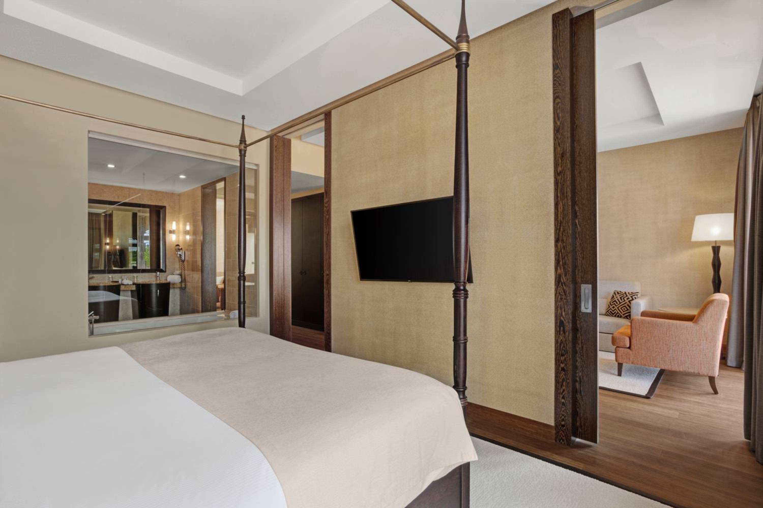 Suite with Sea View - Photo 9