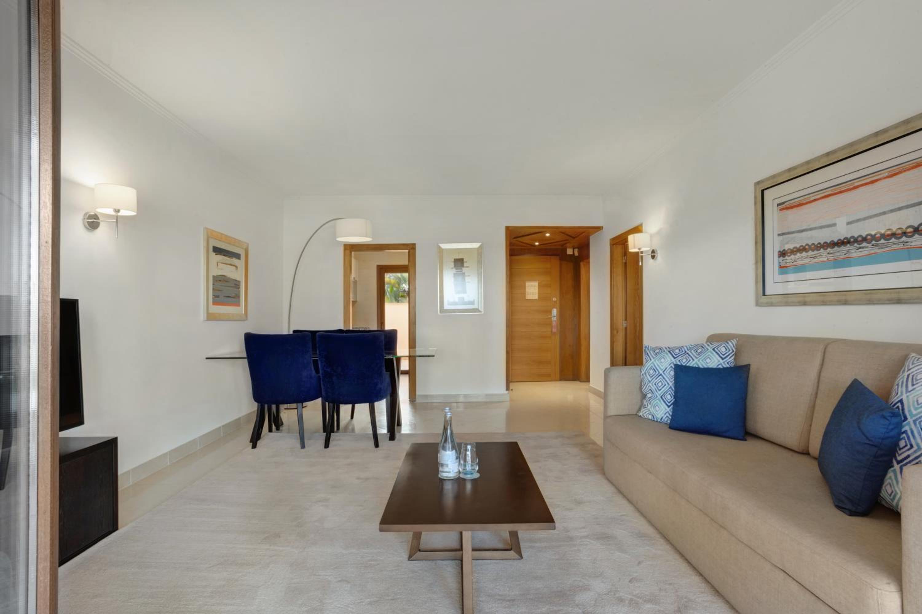 One-Bedroom Apartment with Resort View thumbnail 6
