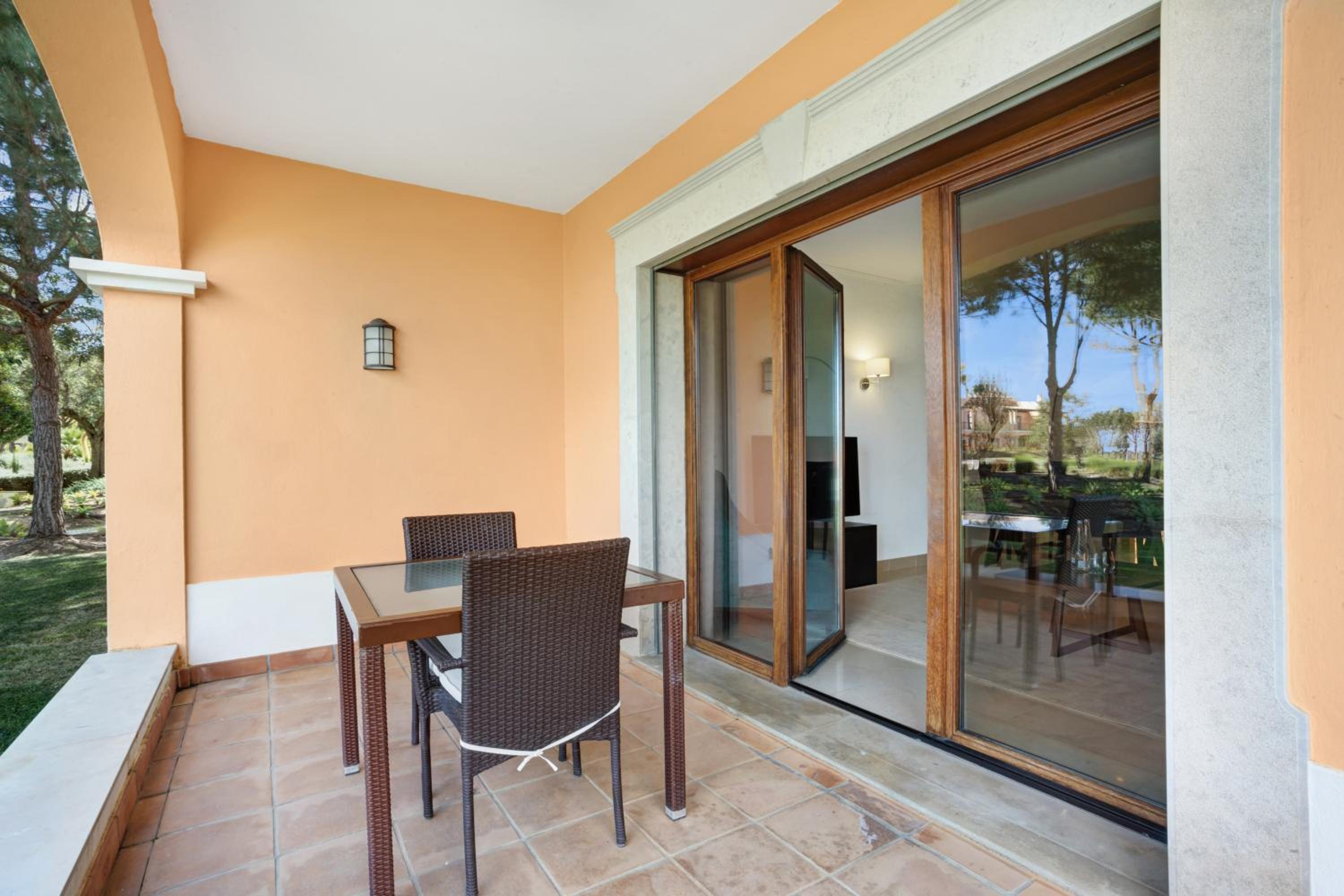One-Bedroom Apartment with Resort View thumbnail 5