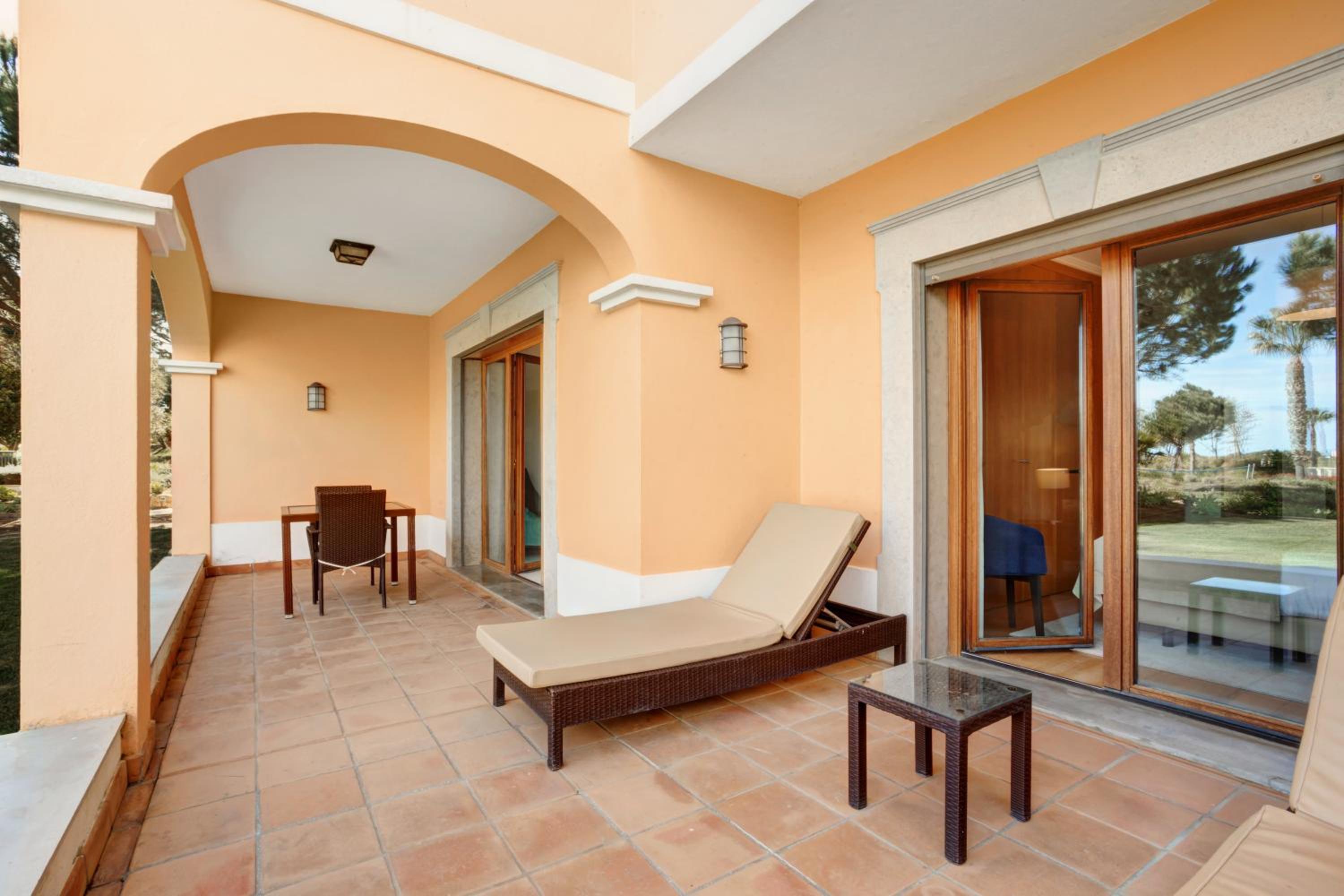One-Bedroom Apartment with Resort View thumbnail 5