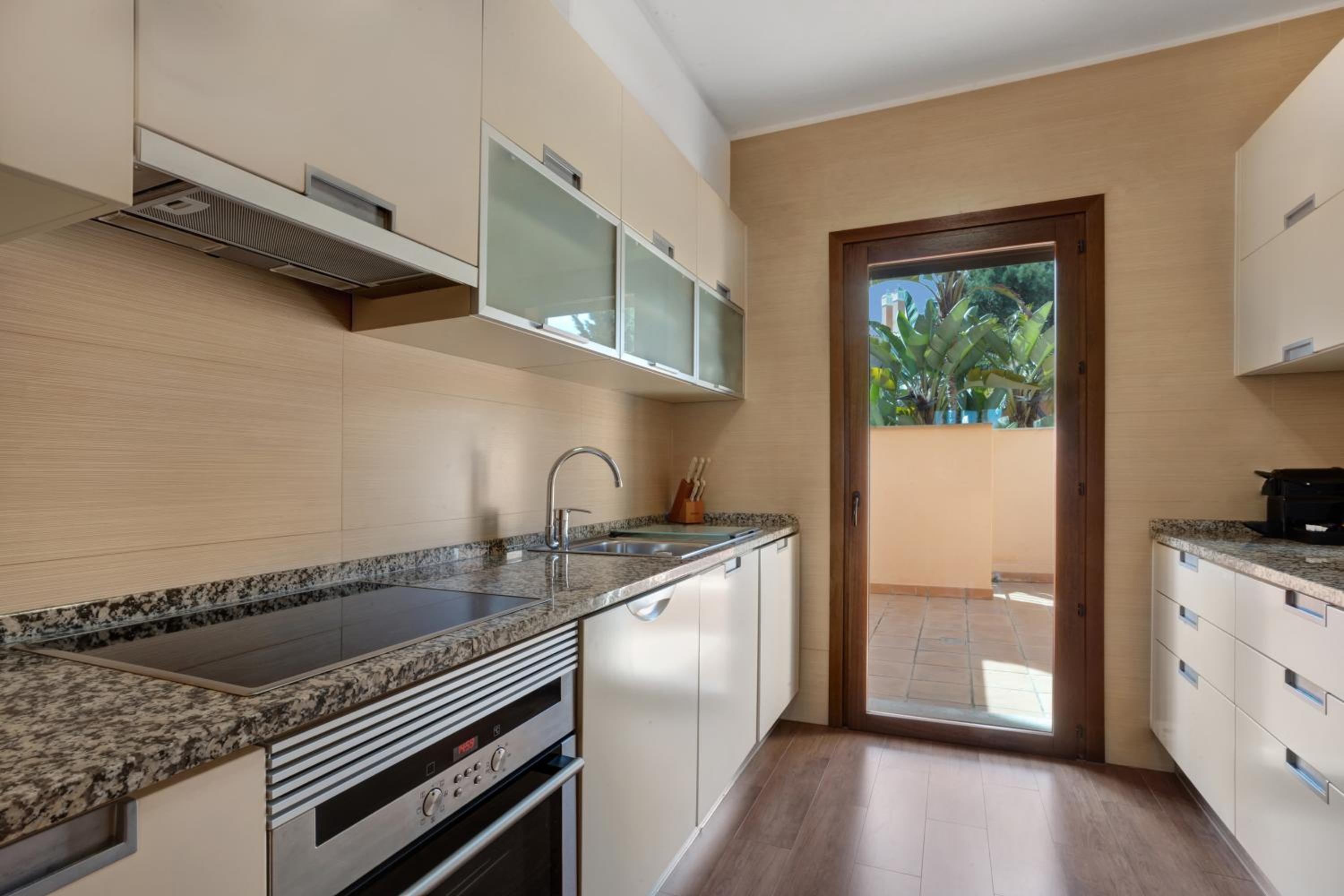 One-Bedroom Apartment with Resort View thumbnail 6
