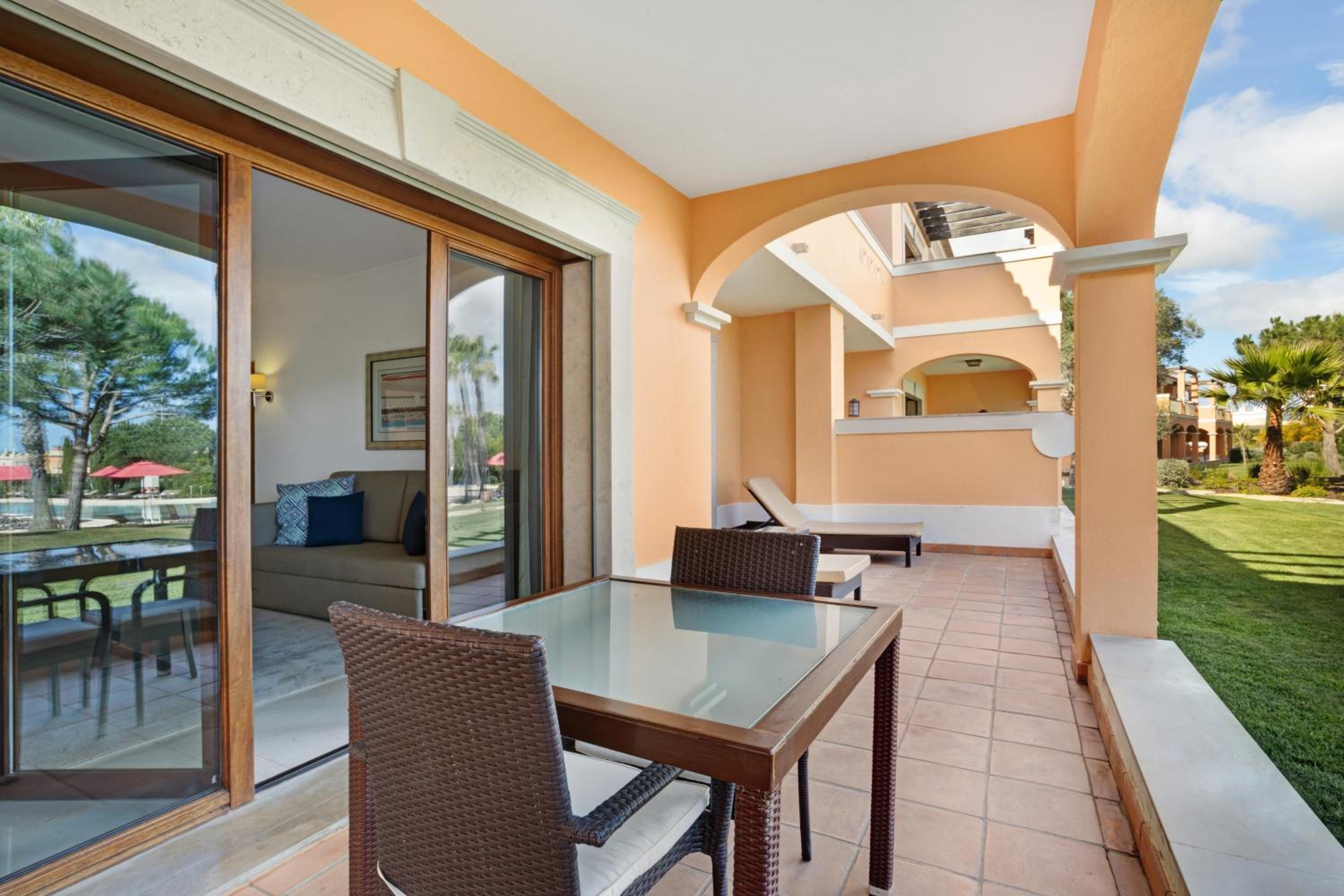 One-Bedroom Apartment with Pool View - Photo 18