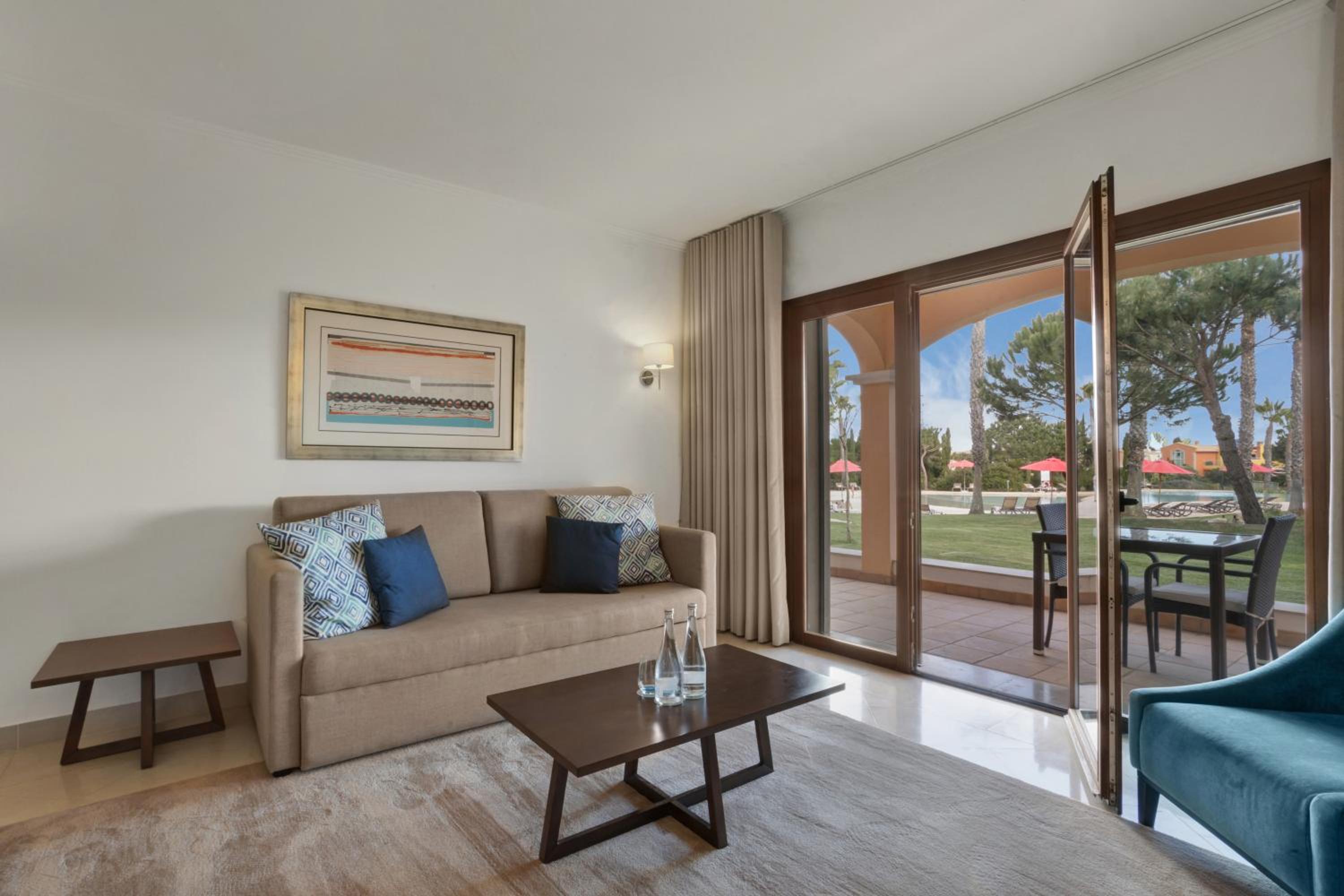 One-Bedroom Apartment with Pool View - Photo 15