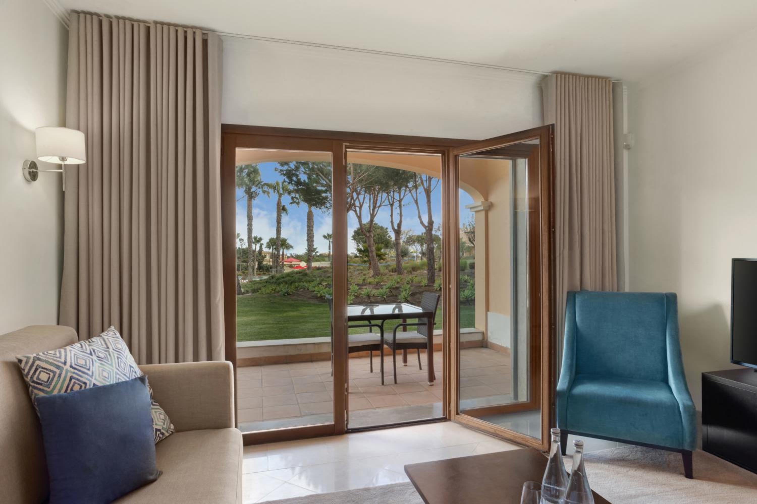 One-Bedroom Apartment with Pool View - Photo 11