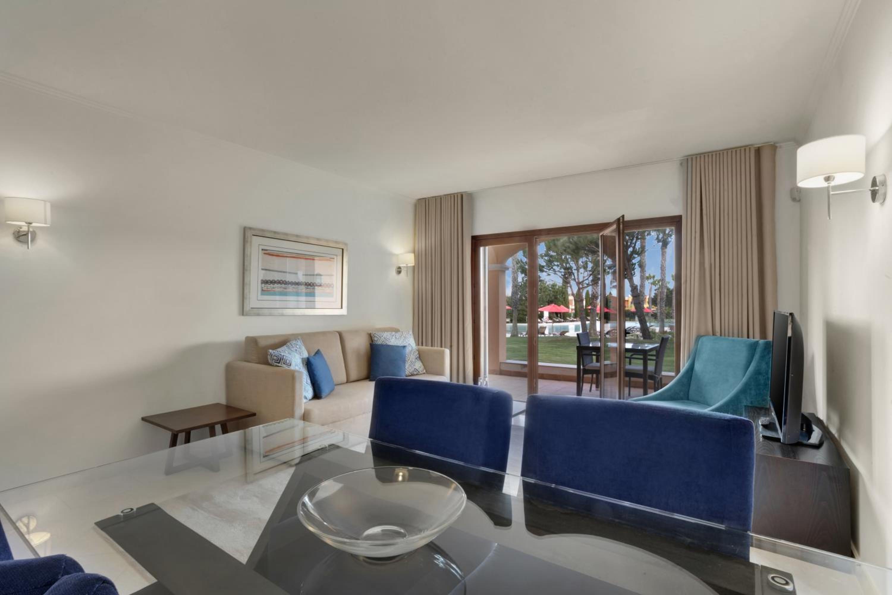 One-Bedroom Apartment with Pool View - Photo 1