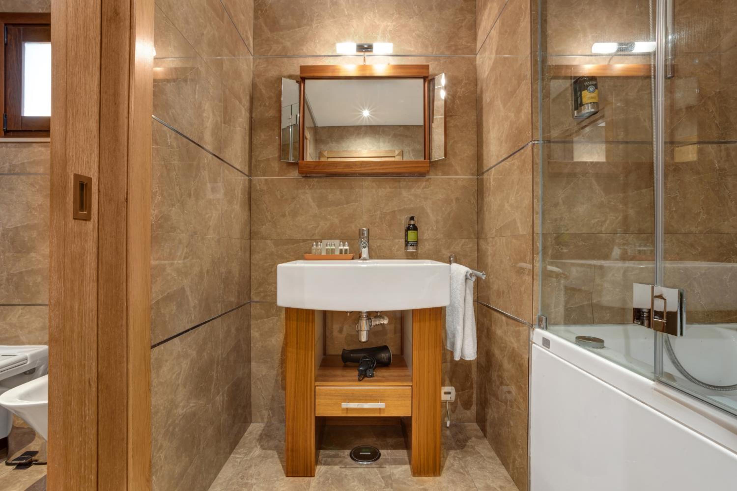 One-Bedroom Apartment with Pool View - Photo 17