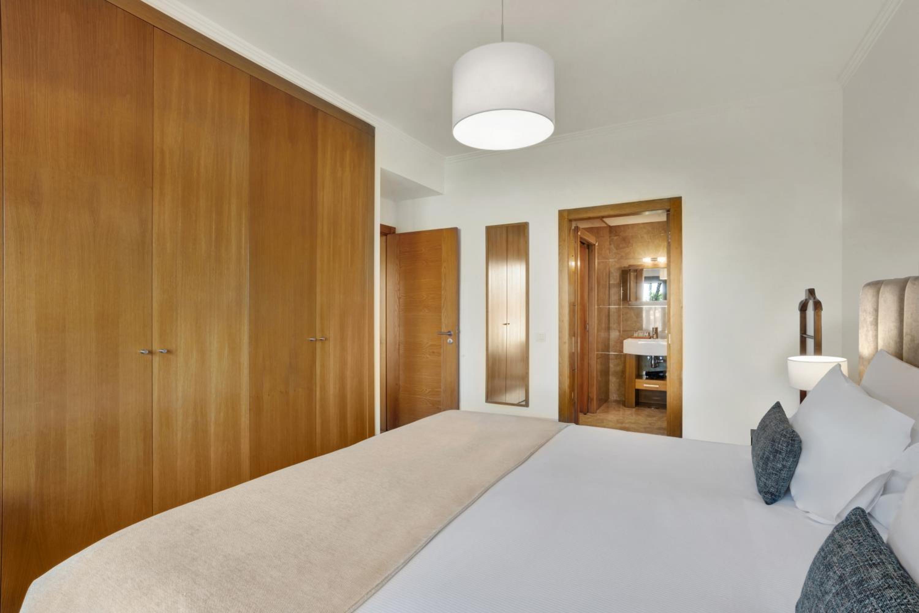 One-Bedroom Apartment with Pool View - Photo 16