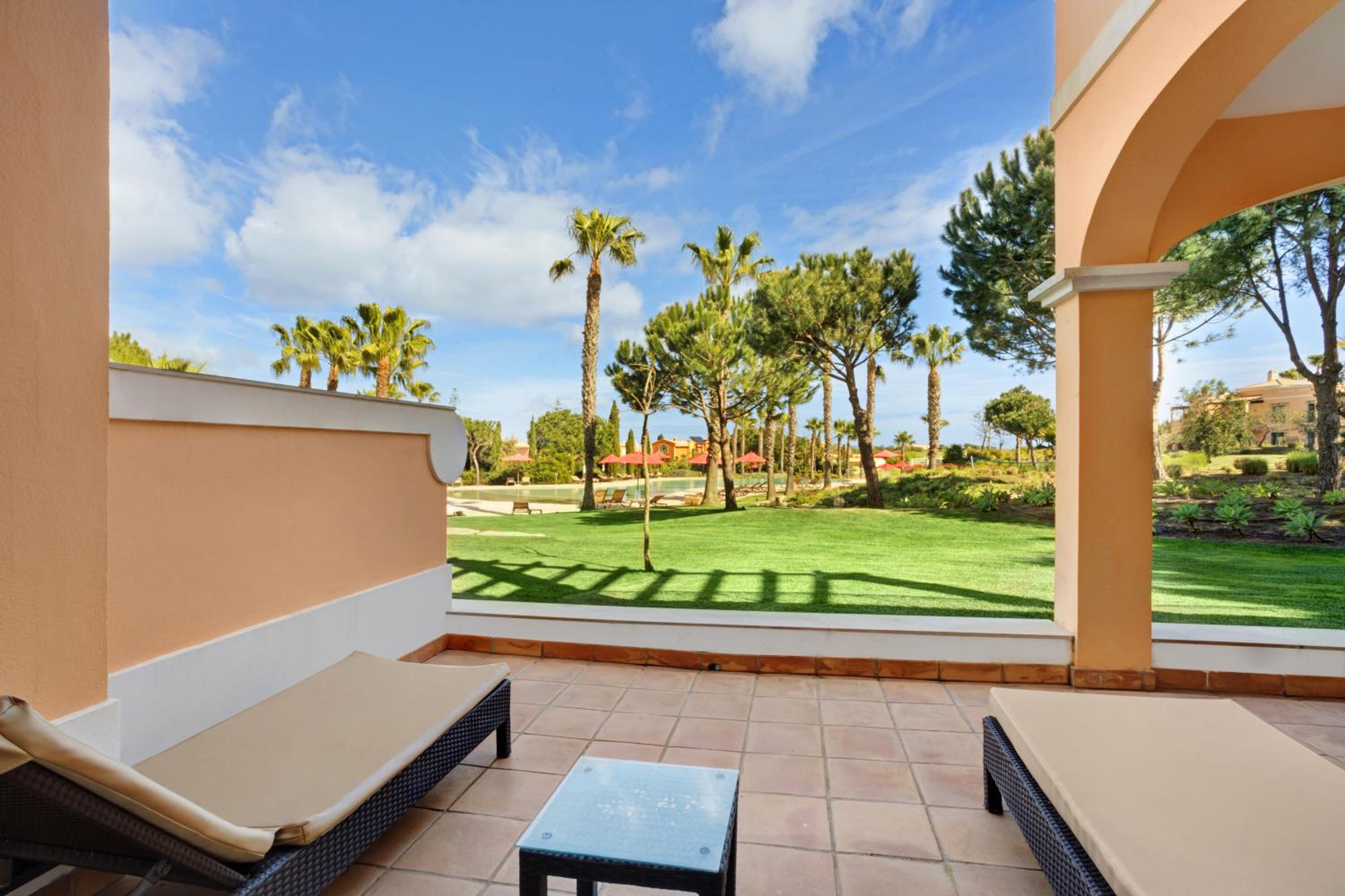 One-Bedroom Apartment with Pool View - Photo 14