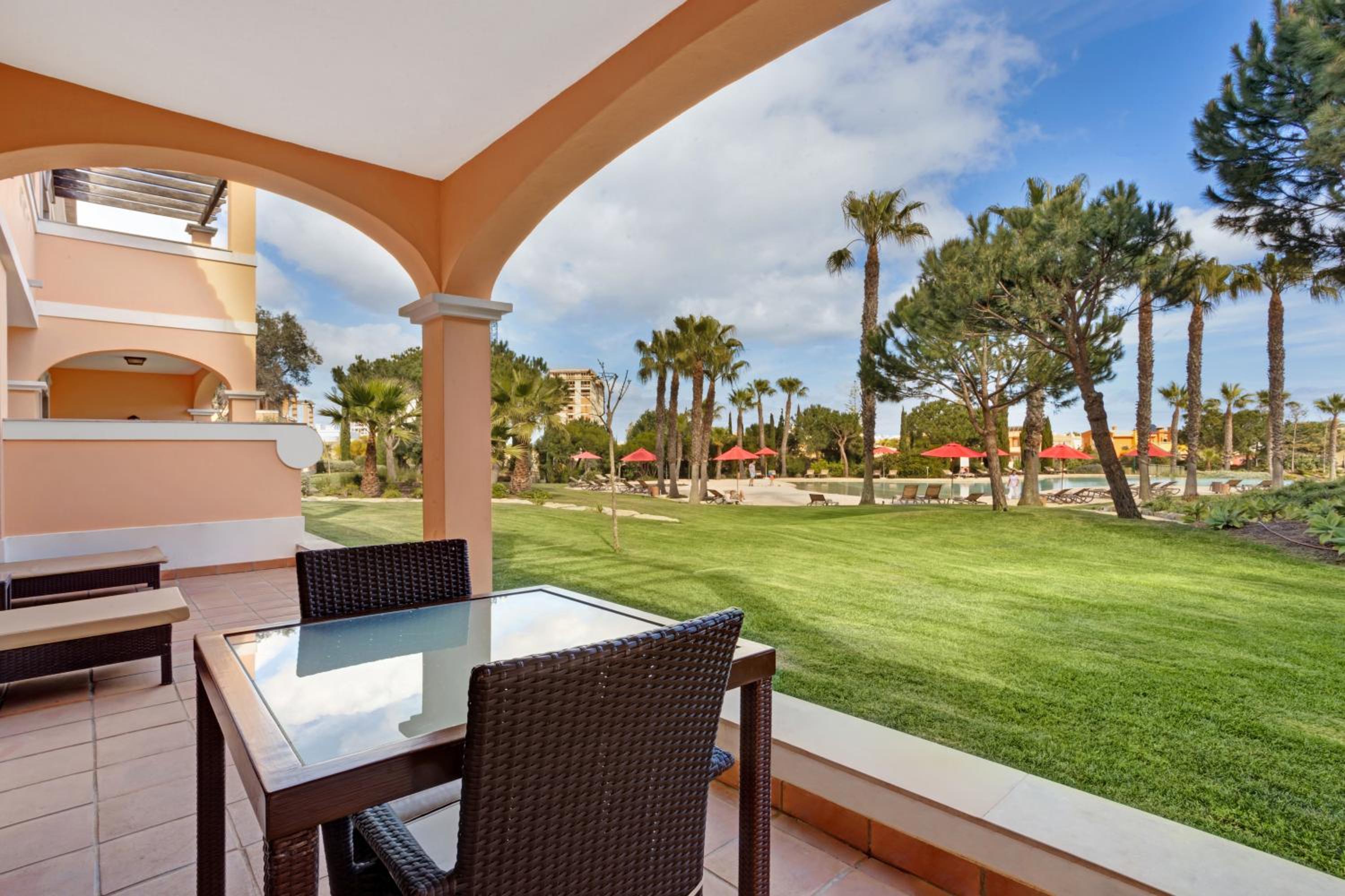 One-Bedroom Apartment with Pool View - Photo 12